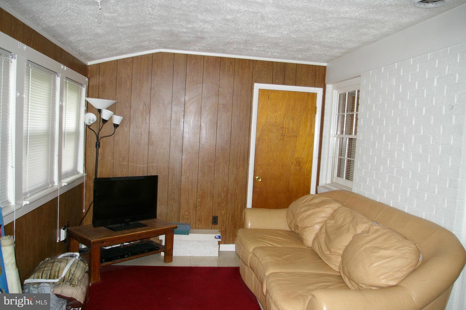 TUDOR HALL HOMES - Residential Lease