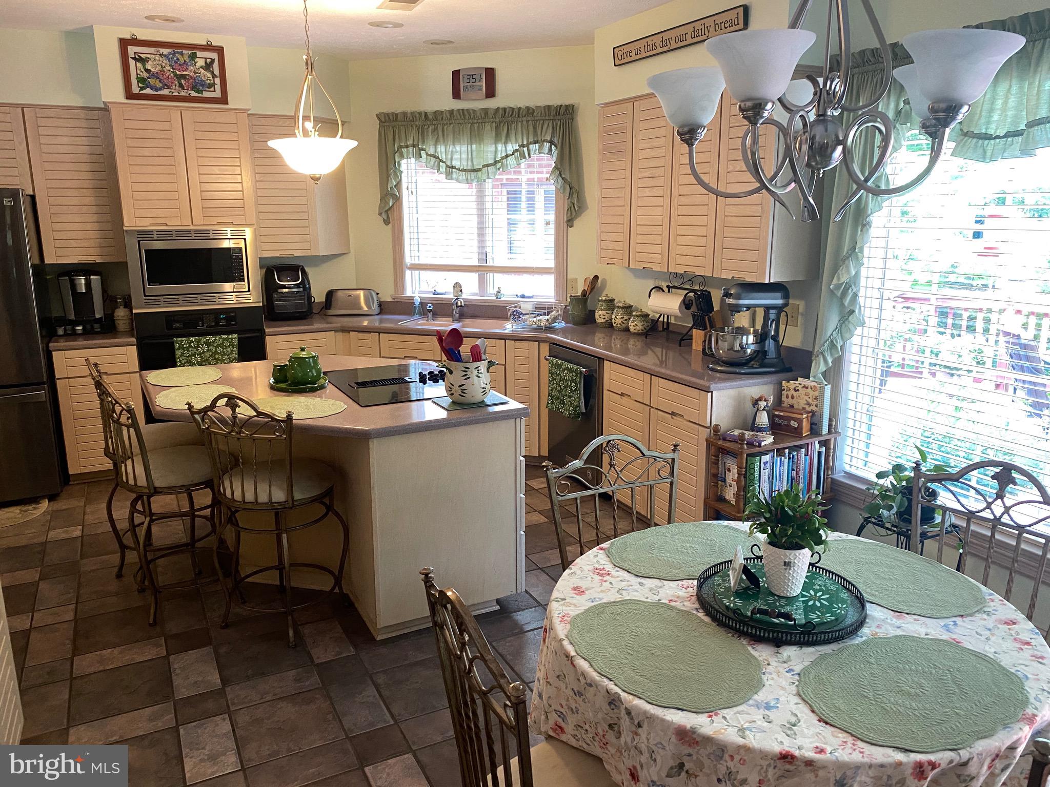 TIMBERLAKE ESTATEES - Residential