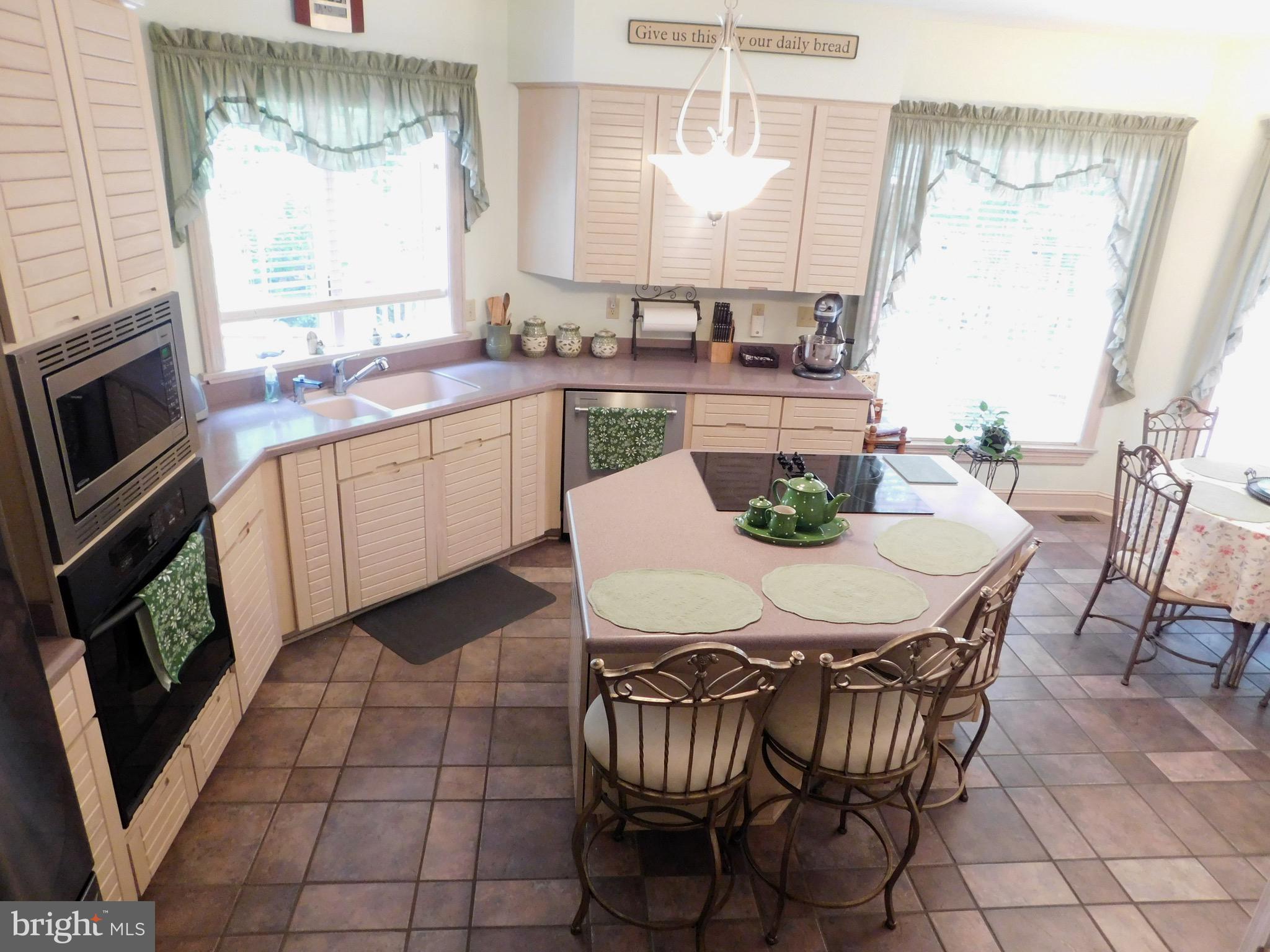 TIMBERLAKE ESTATEES - Residential