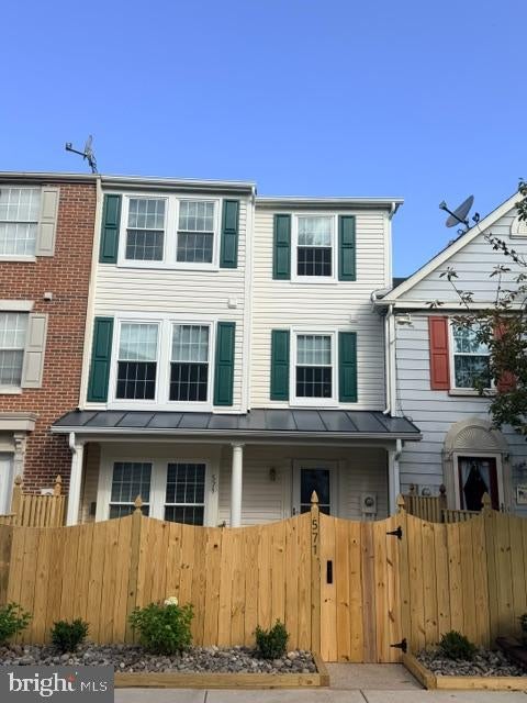 571 BOYSENBERRY LANE