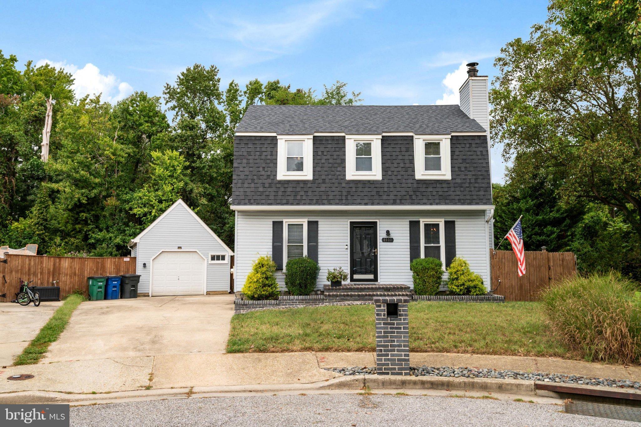 1033 HYDE PARK DRIVE