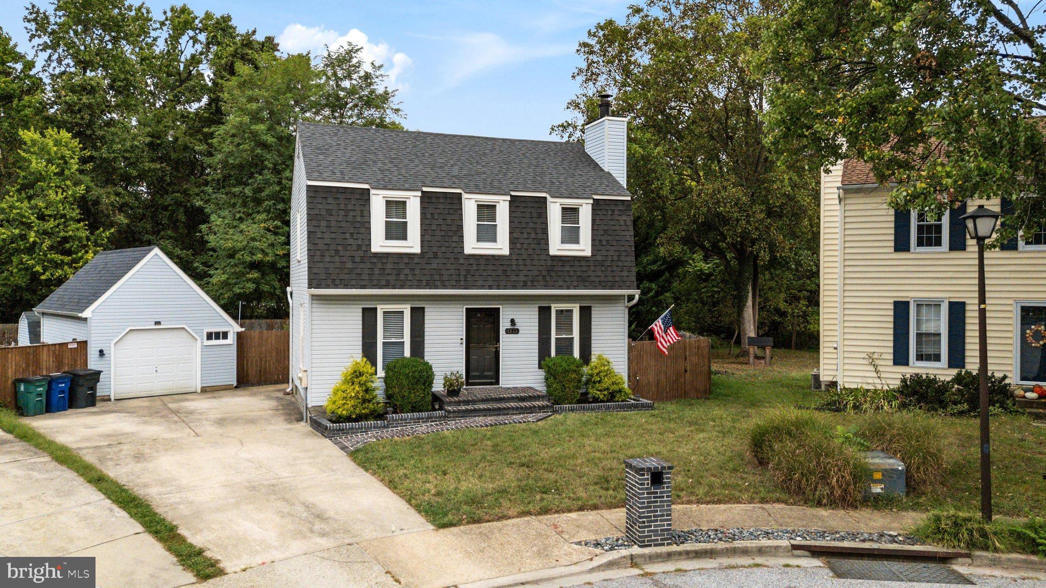 1033 HYDE PARK DRIVE