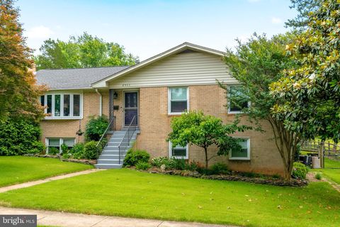 Photo of 8905 Hazel Drive, MANASSAS, VA 20110 (MLS # VAMN2011328)
