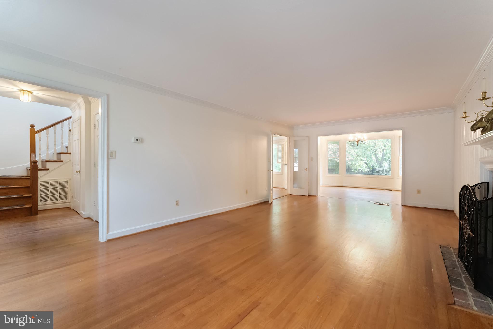 3 MEADOWBROOK COURT S