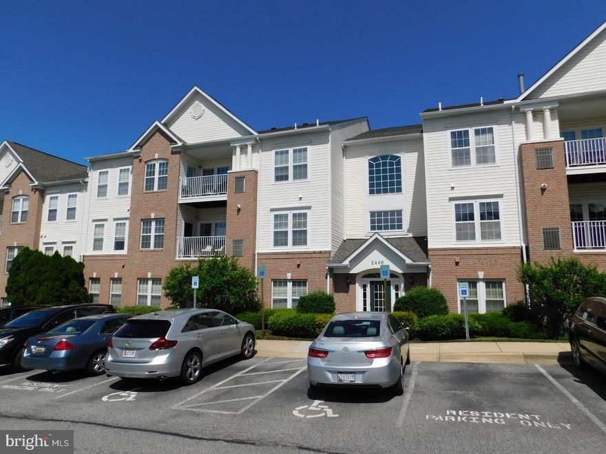 This is a third-level condo that is elevator accessible. The perfect home for the first time home buyer with an open floor plan. Large loft area, master suite, master bath with double vanity. Community has lots to offer: indoor pool, spa, 3 outdoor pools, tennis courts, community center, fitness center, clubhouse, playground, walking/bike trail.