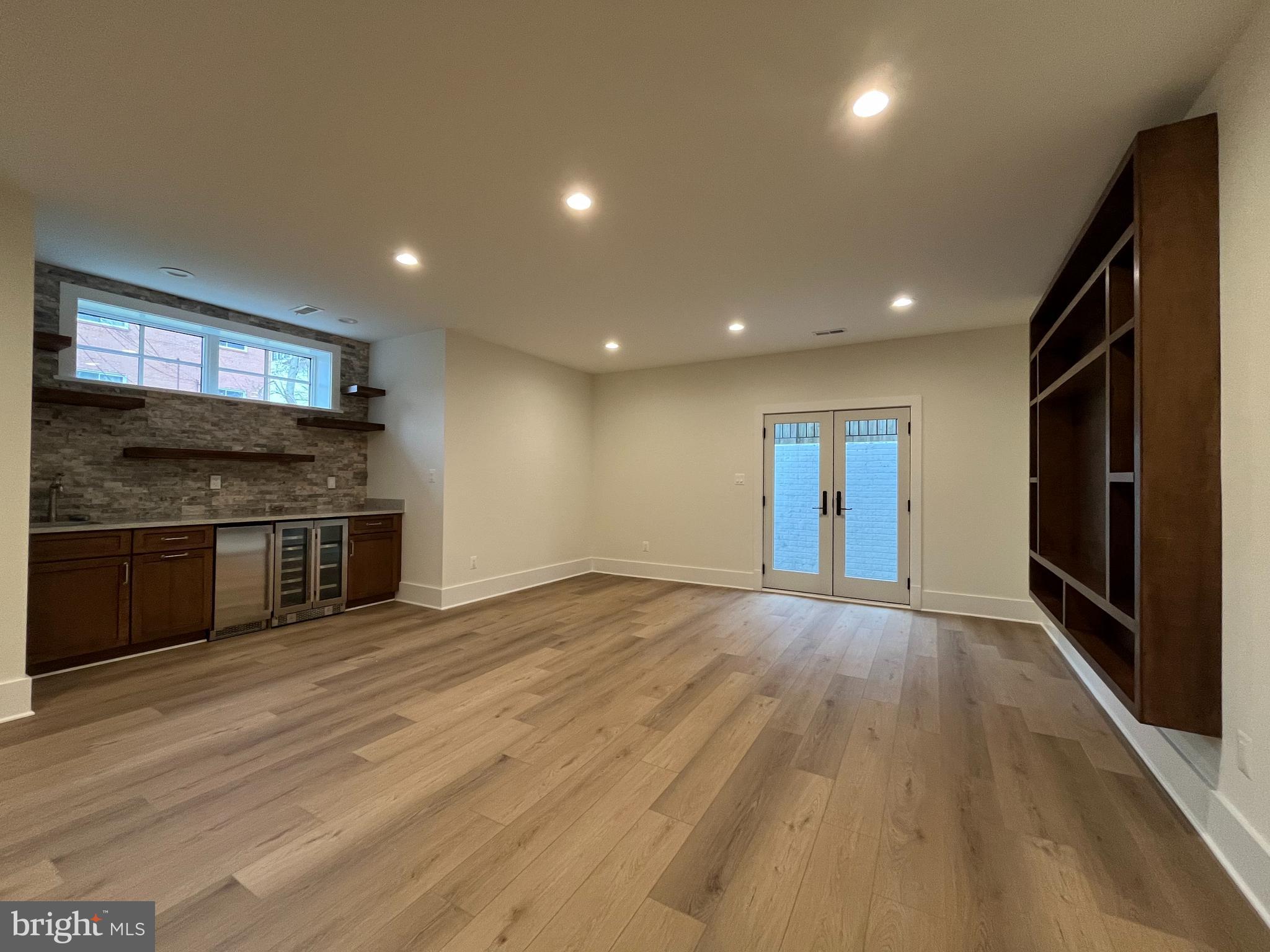 ADDISON HEIGHTS - Residential