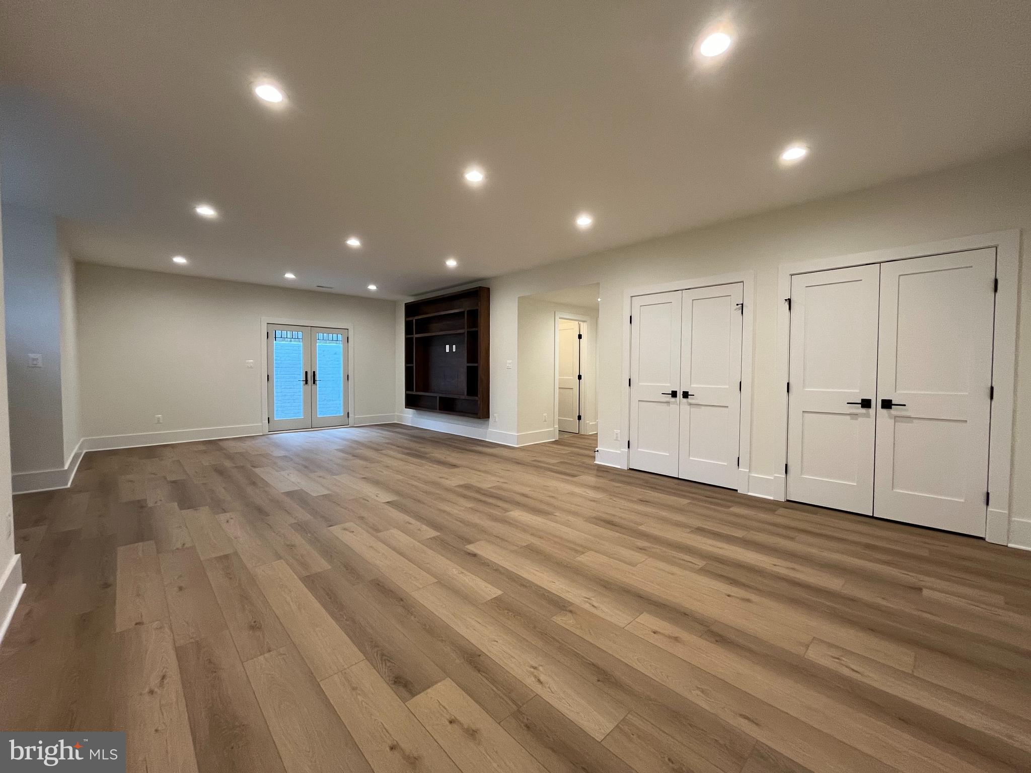 ADDISON HEIGHTS - Residential