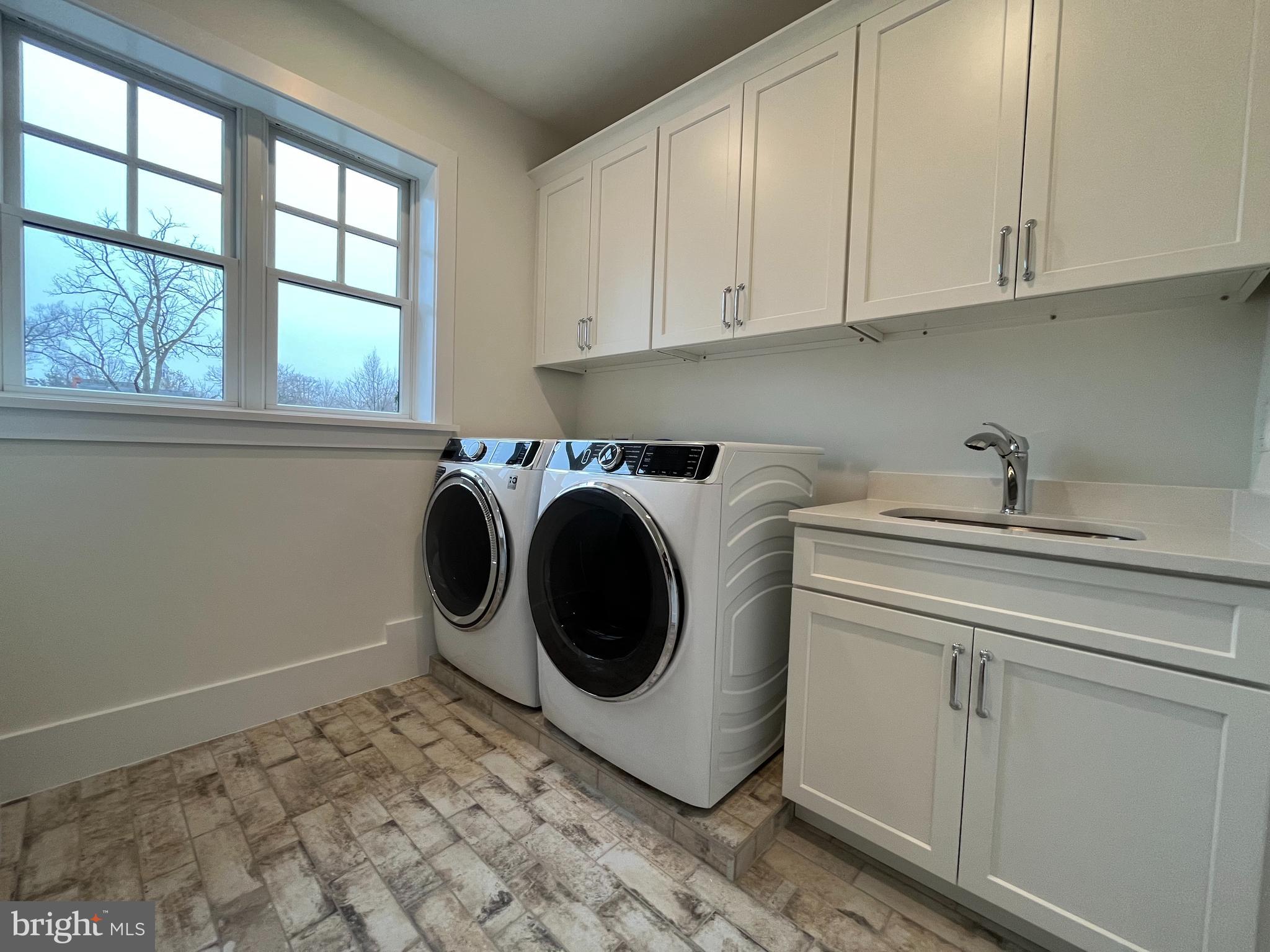 ADDISON HEIGHTS - Residential