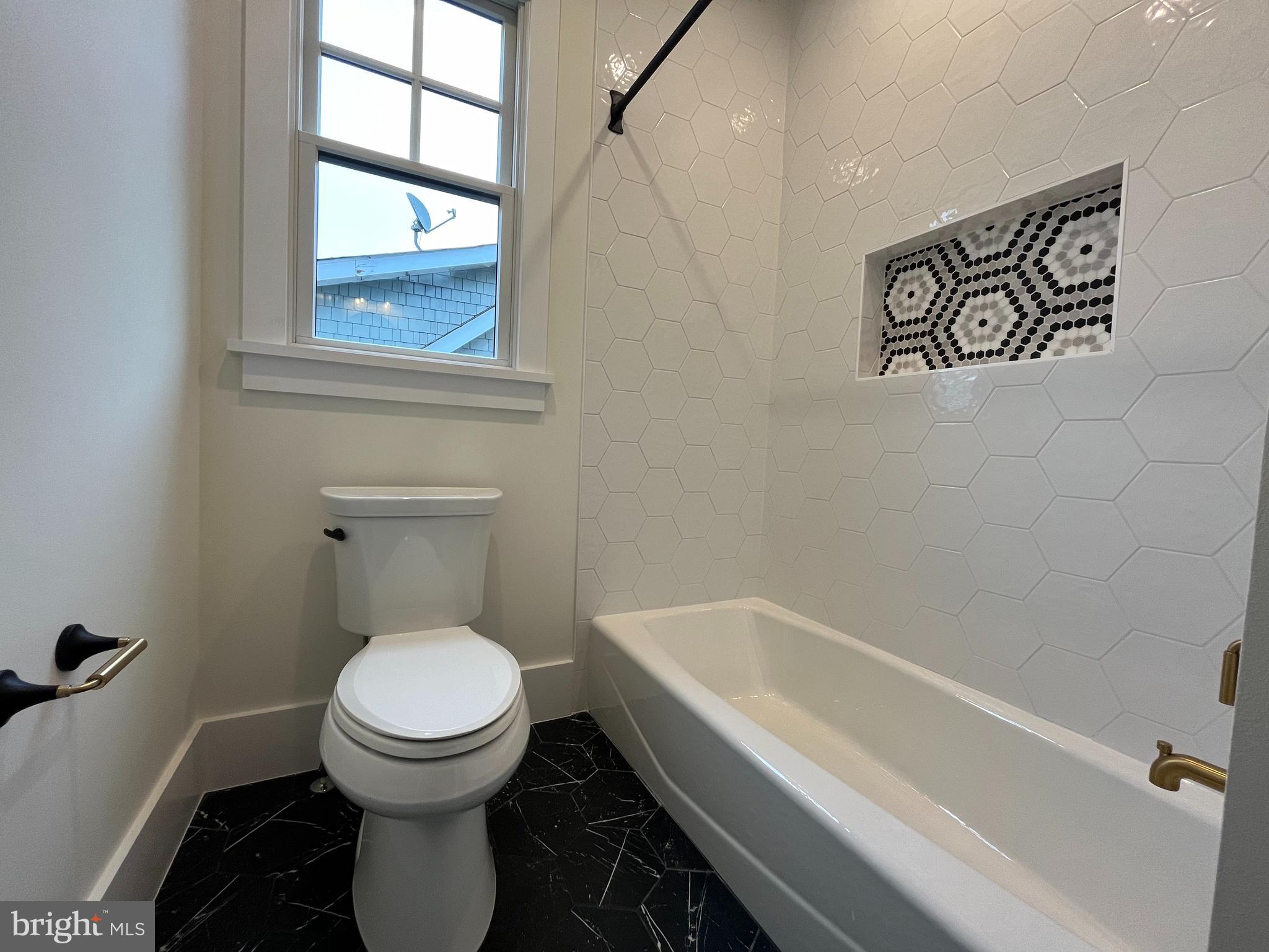 ADDISON HEIGHTS - Residential