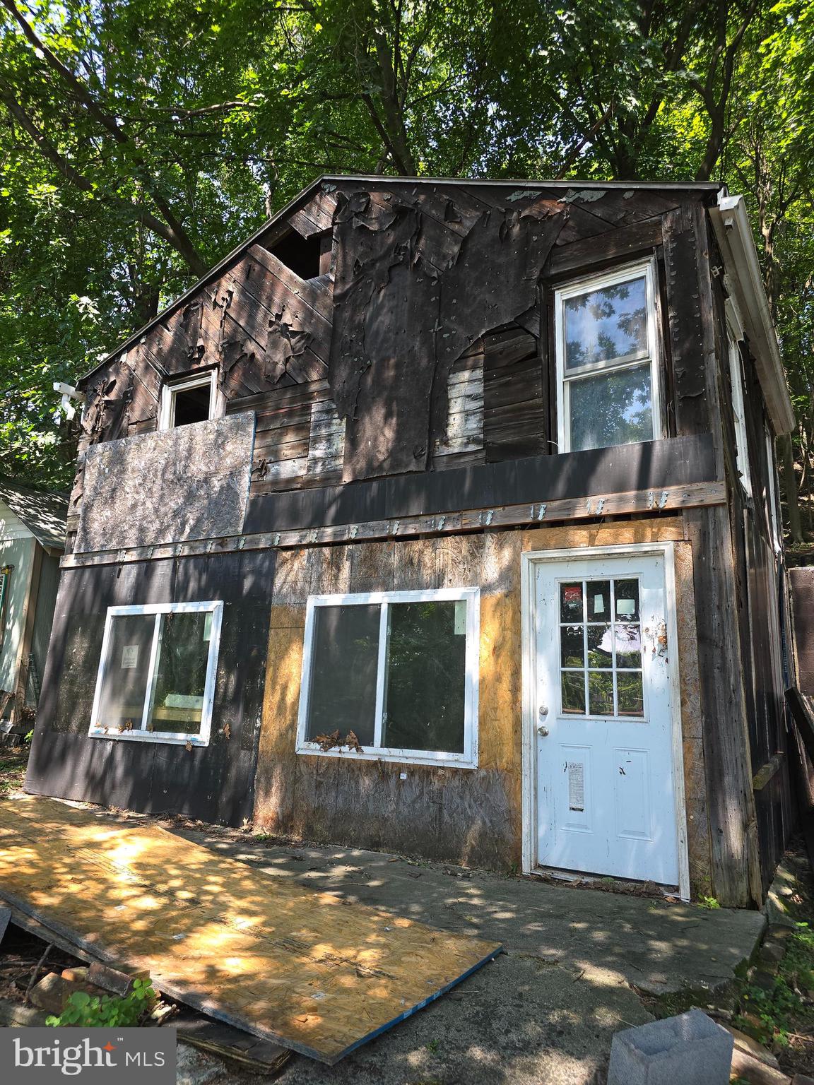 Opportunity knocks in St. Clair School District! This 2-bedroom, 1-bathroom home sits on a generous lot and offers endless potential. Whether you're an investor, a builder, or a buyer looking to customize your dream home, this property is a blank canvas ready for your ideas. Bring your tools and vision. With plenty of space to expand, there's room to add additional bedrooms, bathrooms, or even a garage. The lot is a standout feature, offering space for a garden, outdoor living, or future development. Located in a neighborhood with easy access to schools, parks, and main roads, this is a rare find at a great price. Don’t miss this opportunity to create something special. Schedule a showing today!