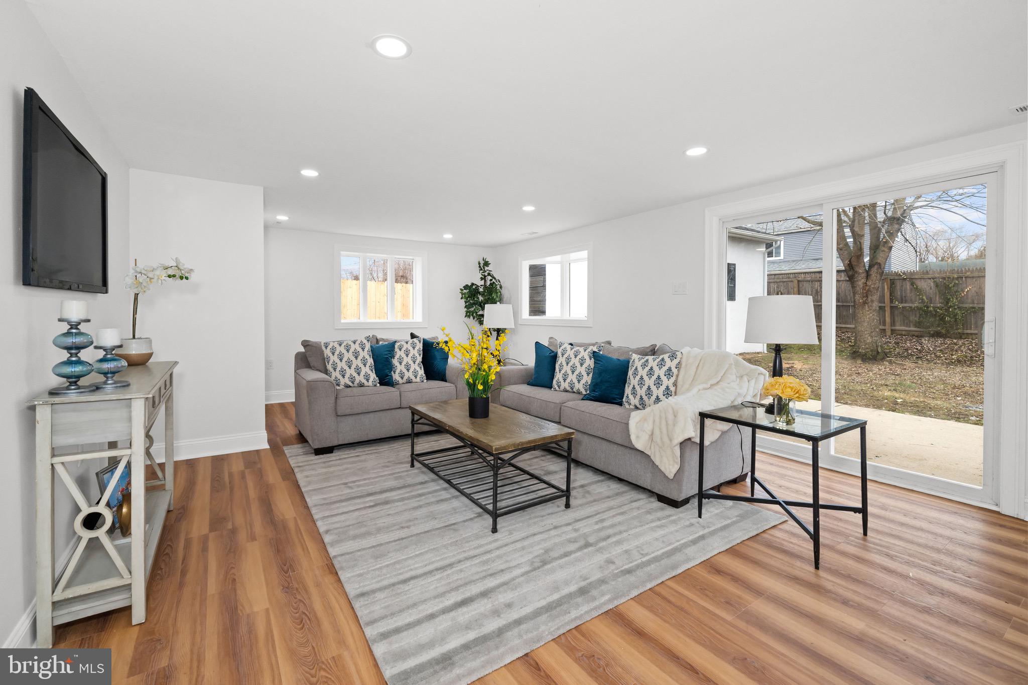 WHITEHALL - Residential