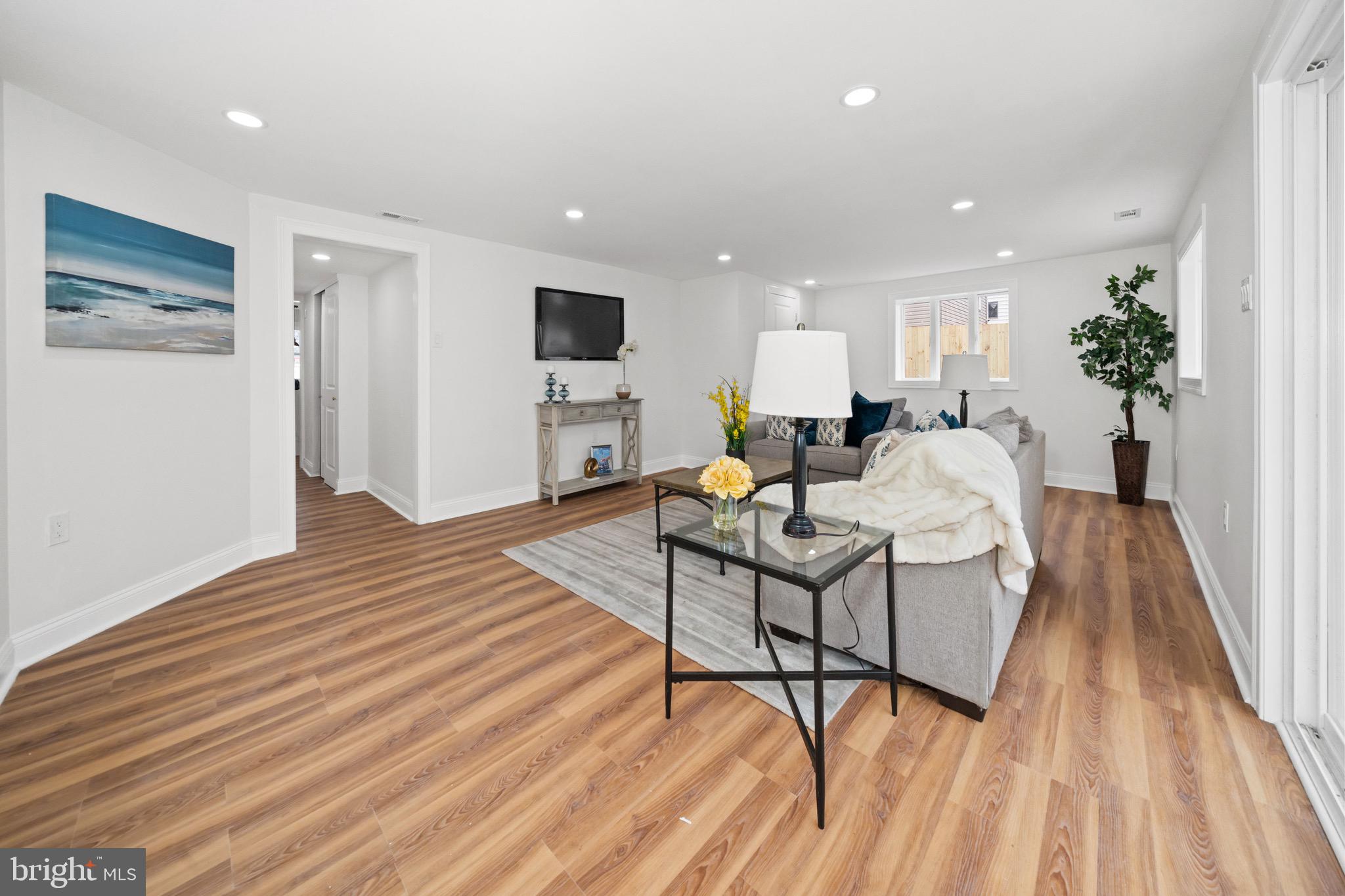 WHITEHALL - Residential