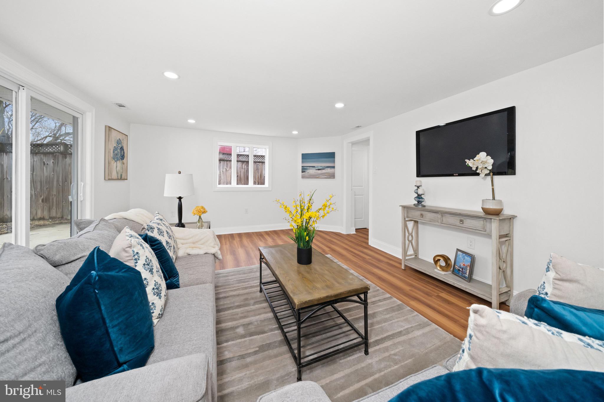 WHITEHALL - Residential