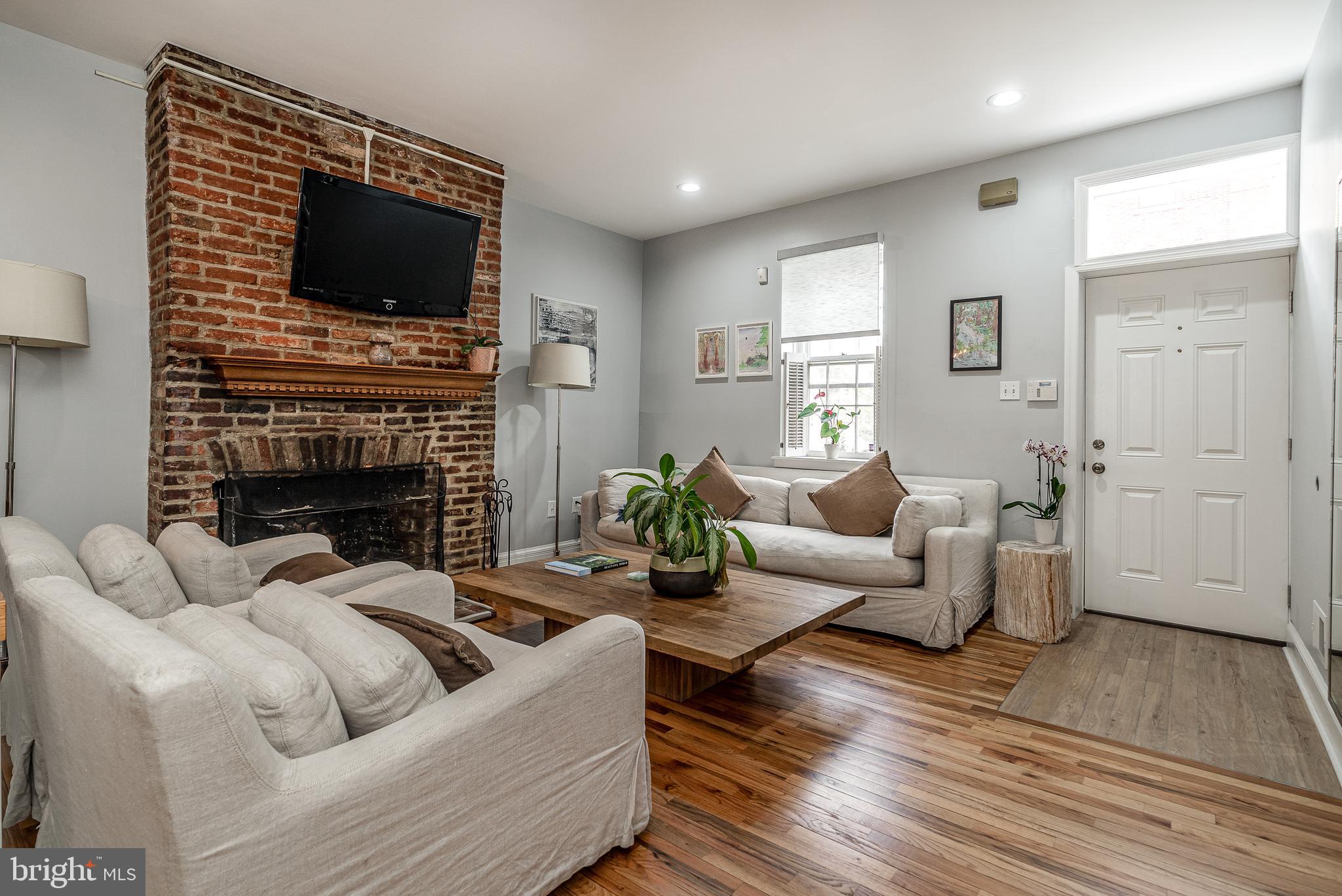 QUEEN VILLAGE - Residential