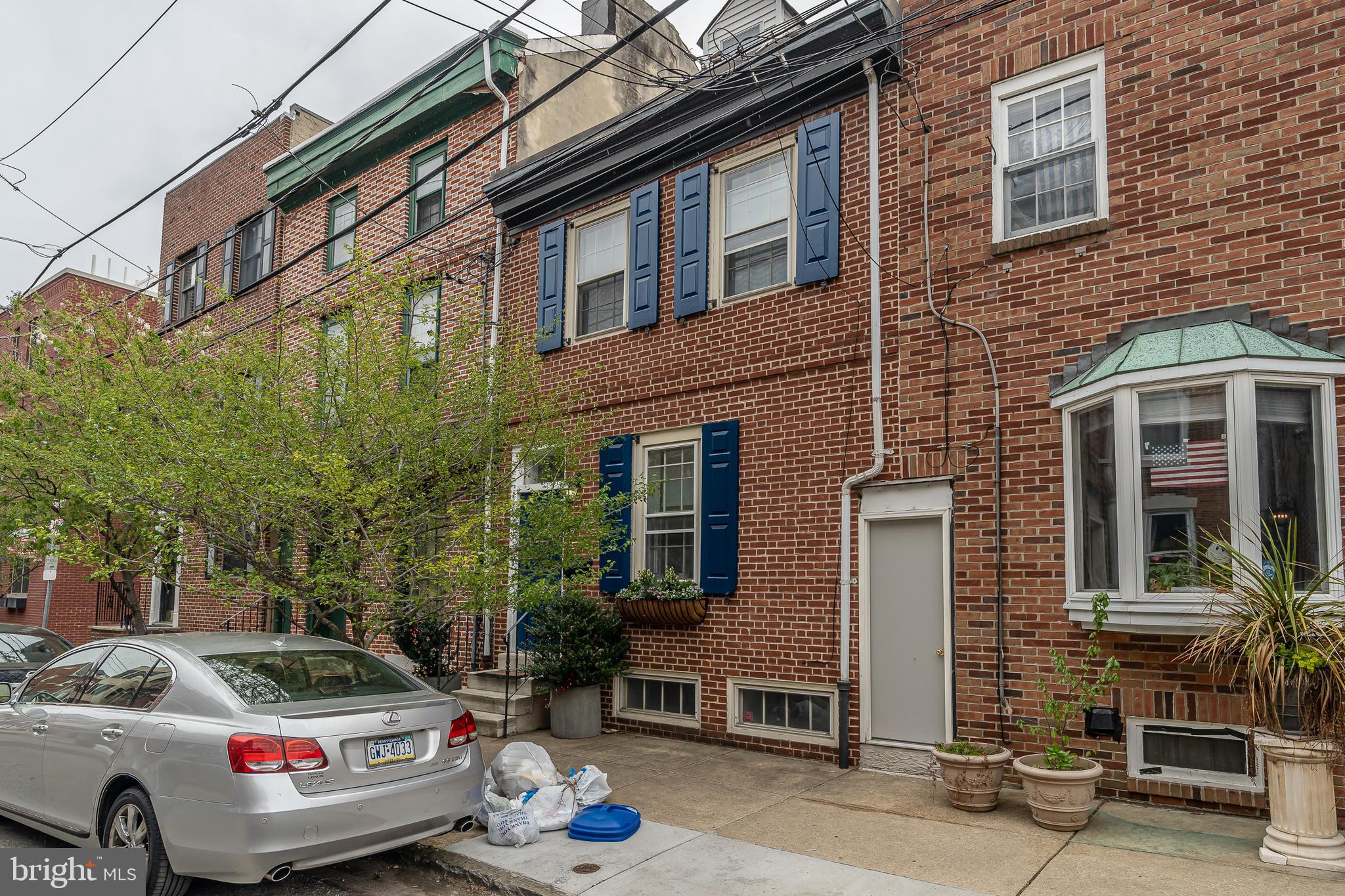 QUEEN VILLAGE - Residential