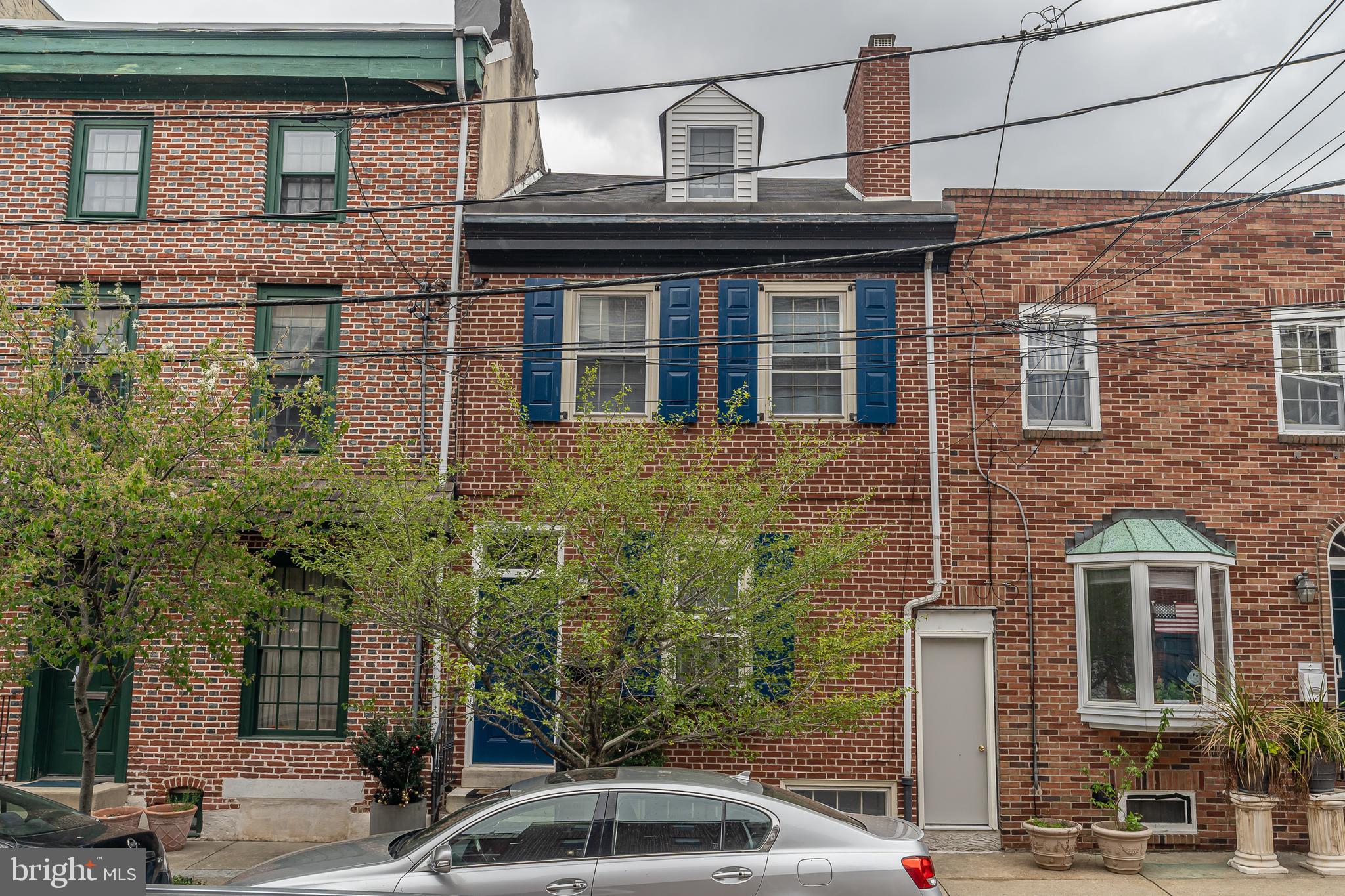 QUEEN VILLAGE - Residential