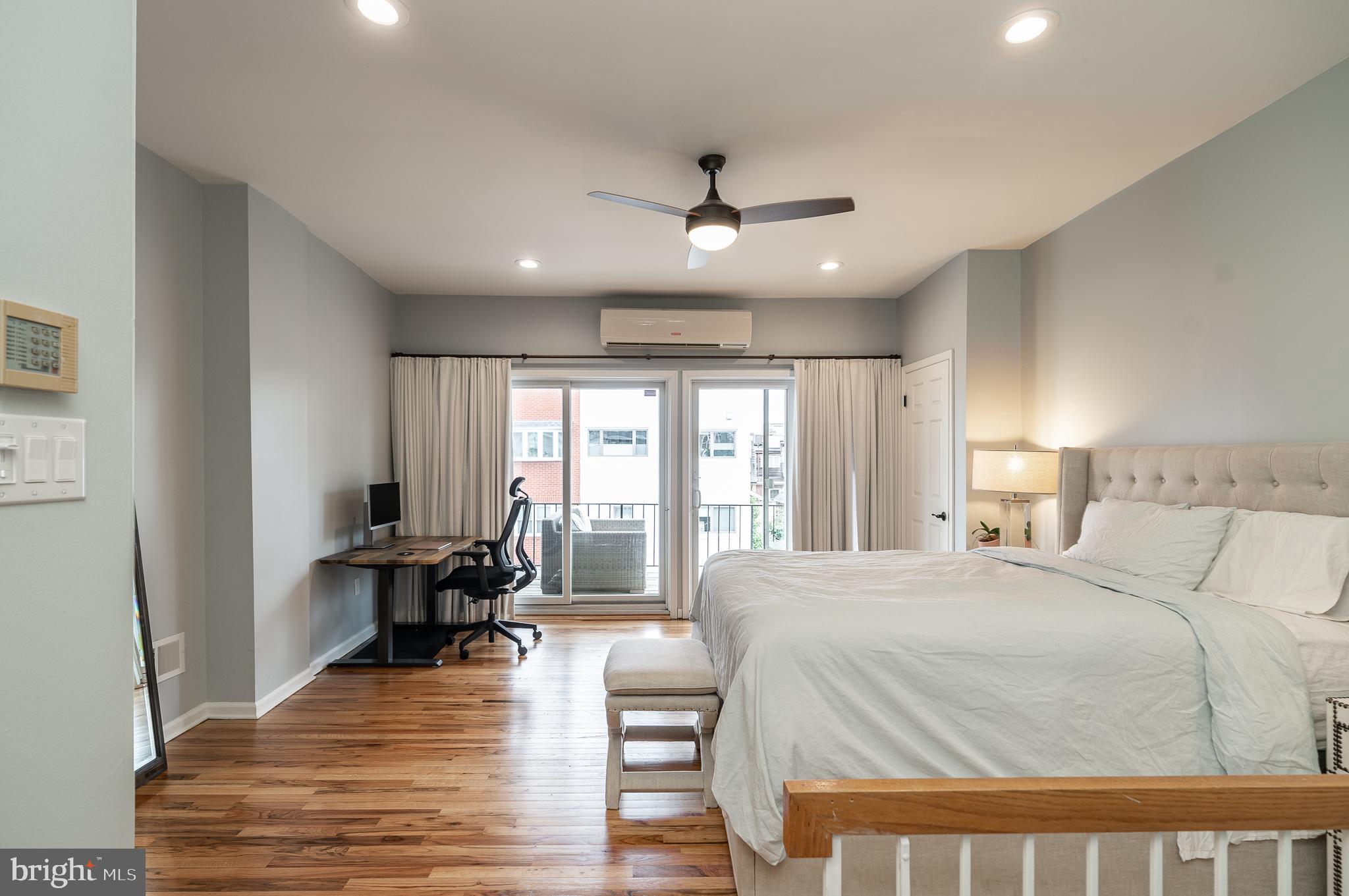 QUEEN VILLAGE - Residential