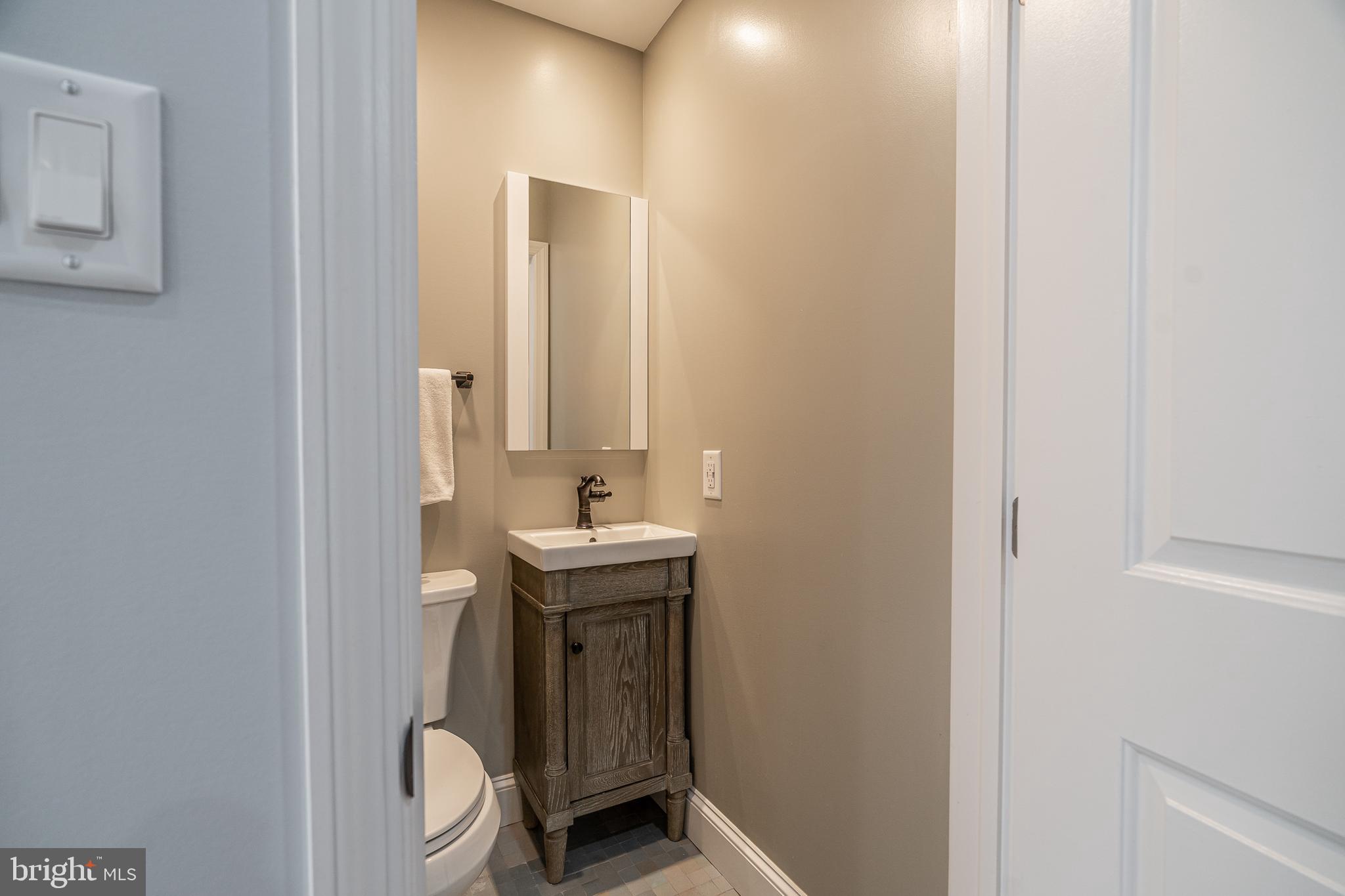 QUEEN VILLAGE - Residential