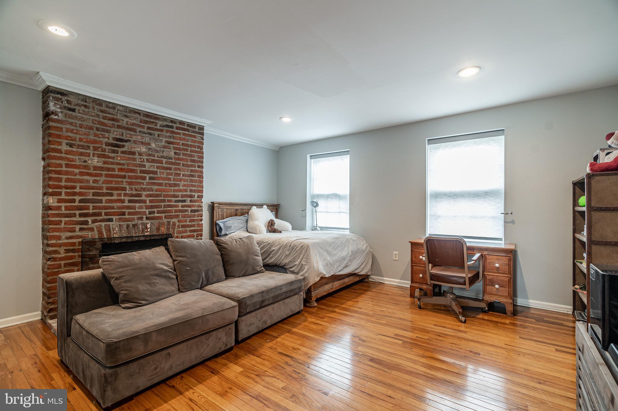 QUEEN VILLAGE - Residential