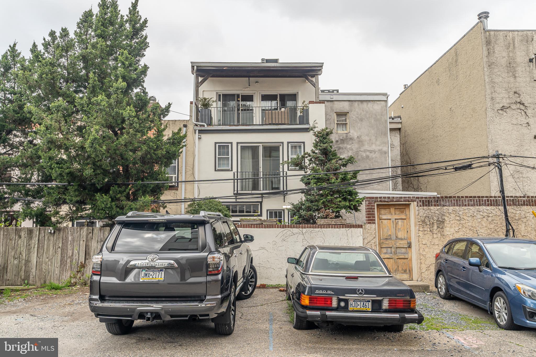 QUEEN VILLAGE - Residential