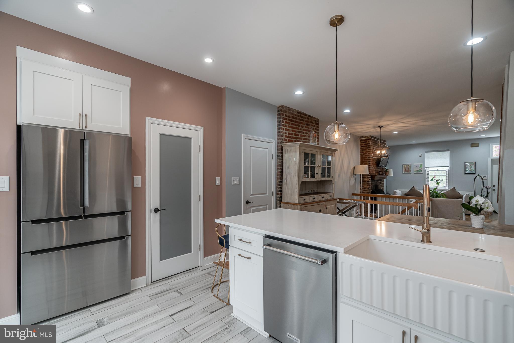 QUEEN VILLAGE - Residential