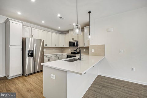 Condo For Sale - 591 S Frederick Avenue<br/> Montgomery County, GAITHERSBURG, MD 20877