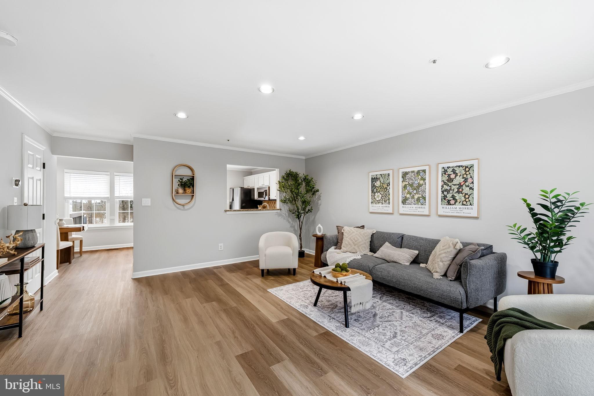 CONSTANT FRIENDSHIP - Residential