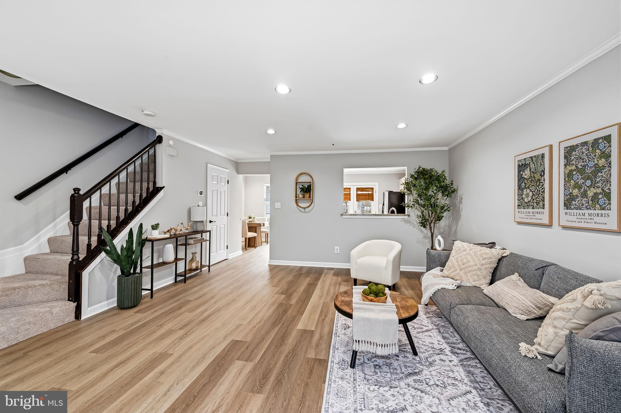 CONSTANT FRIENDSHIP - Residential