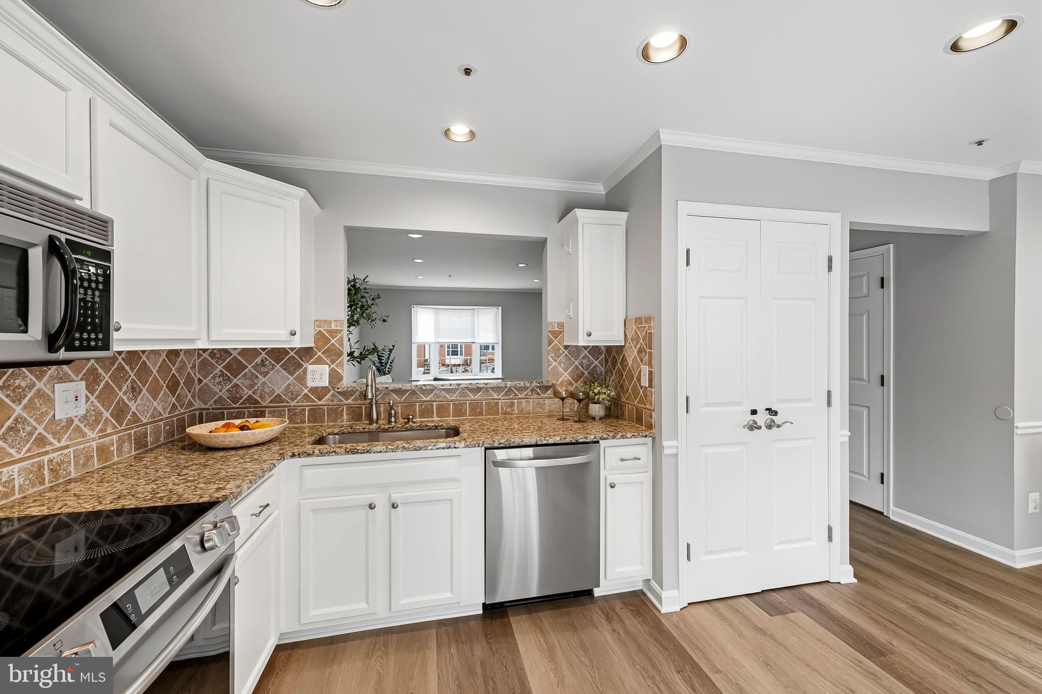 CONSTANT FRIENDSHIP - Residential