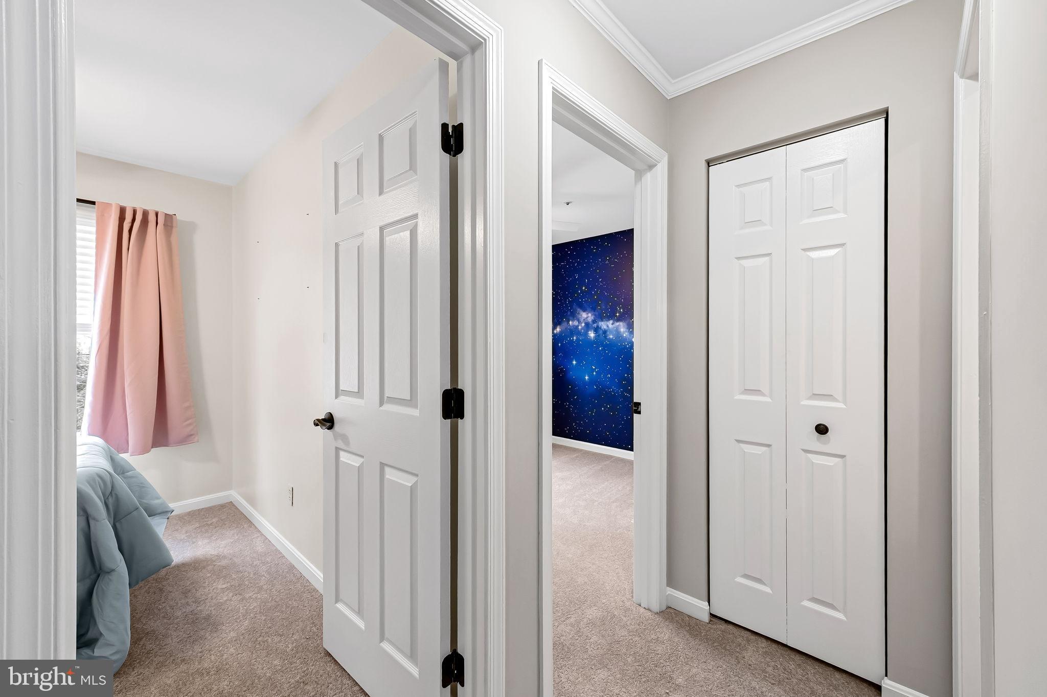 CONSTANT FRIENDSHIP - Residential