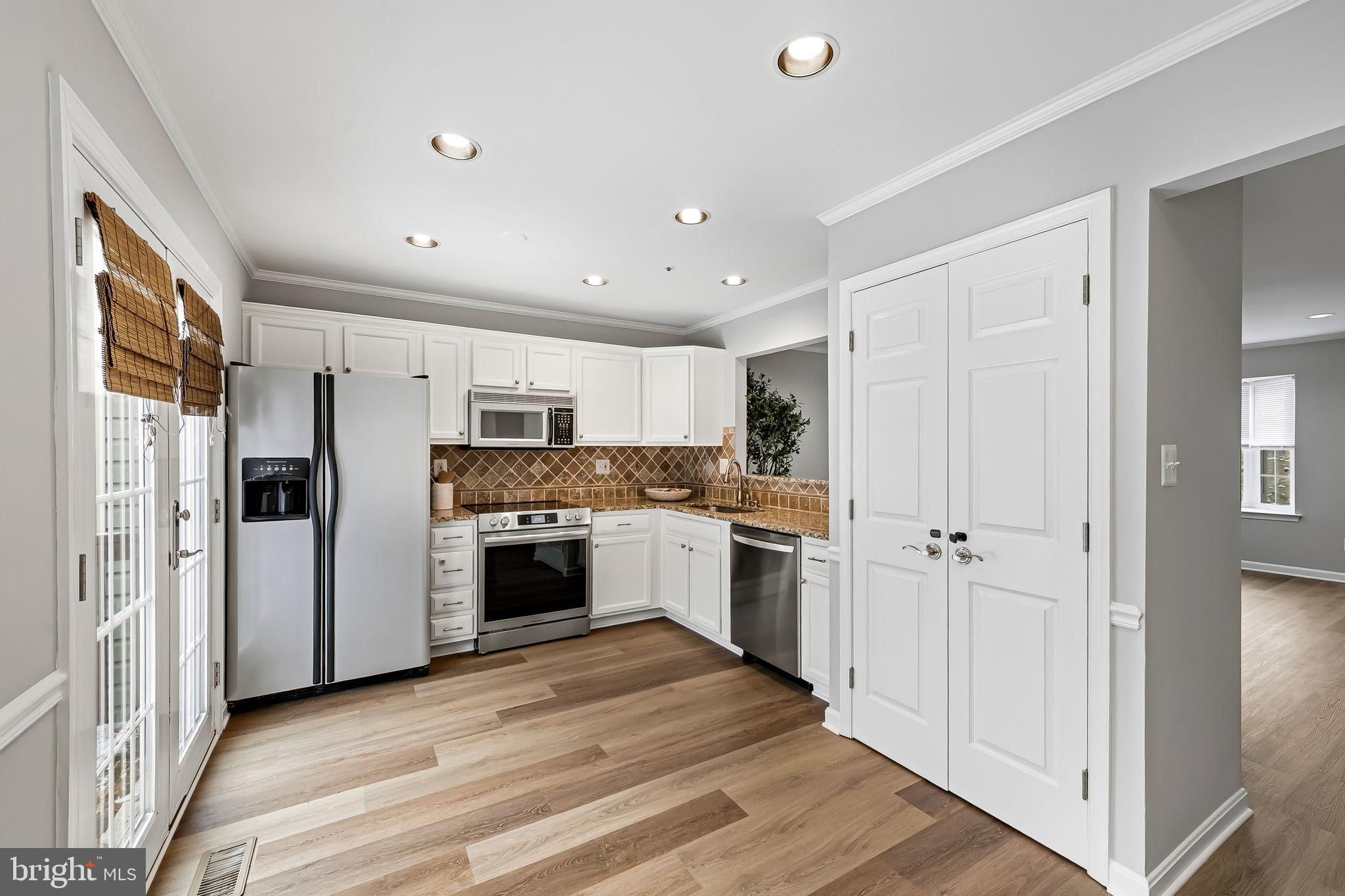 CONSTANT FRIENDSHIP - Residential