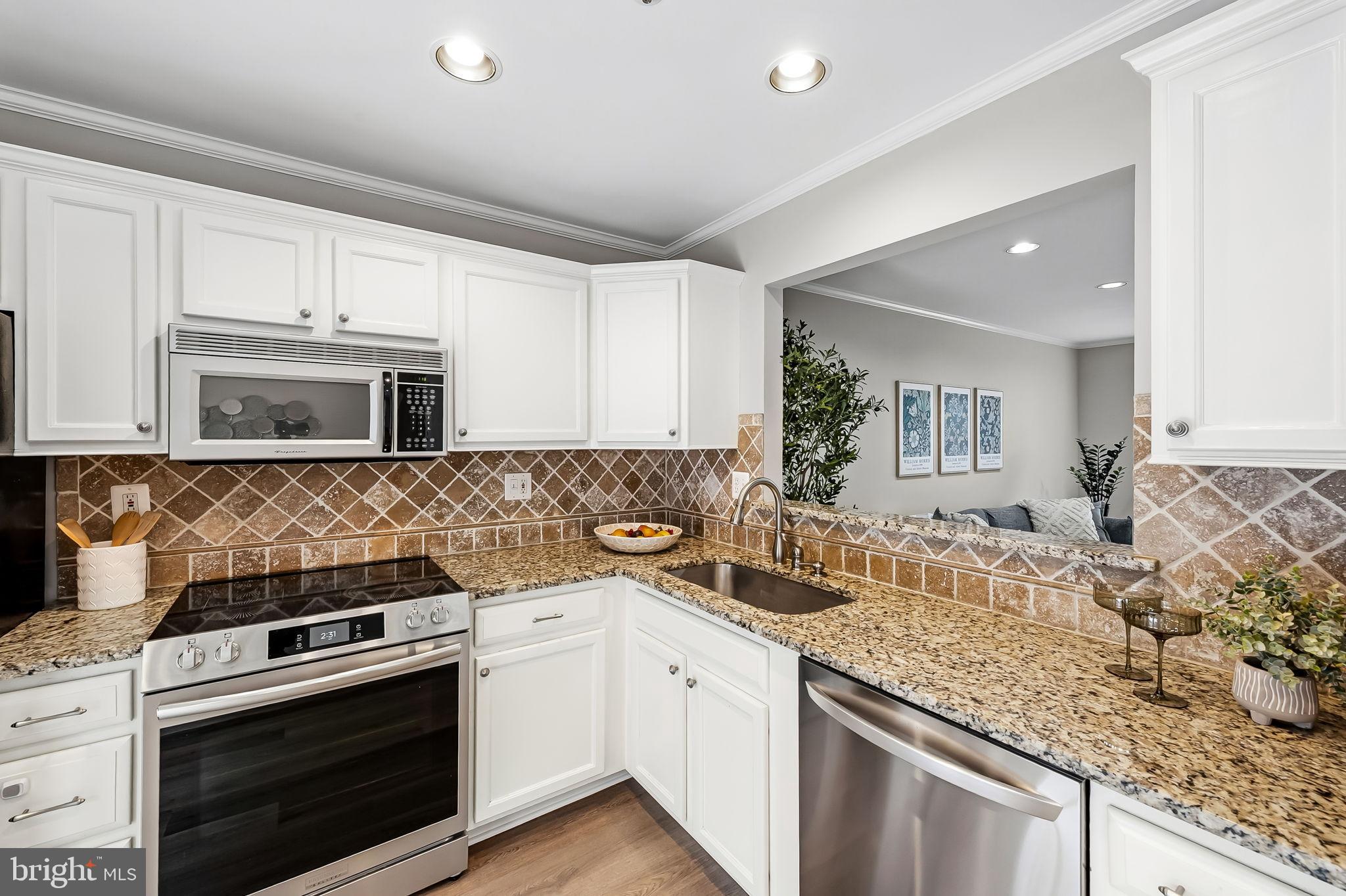 CONSTANT FRIENDSHIP - Residential