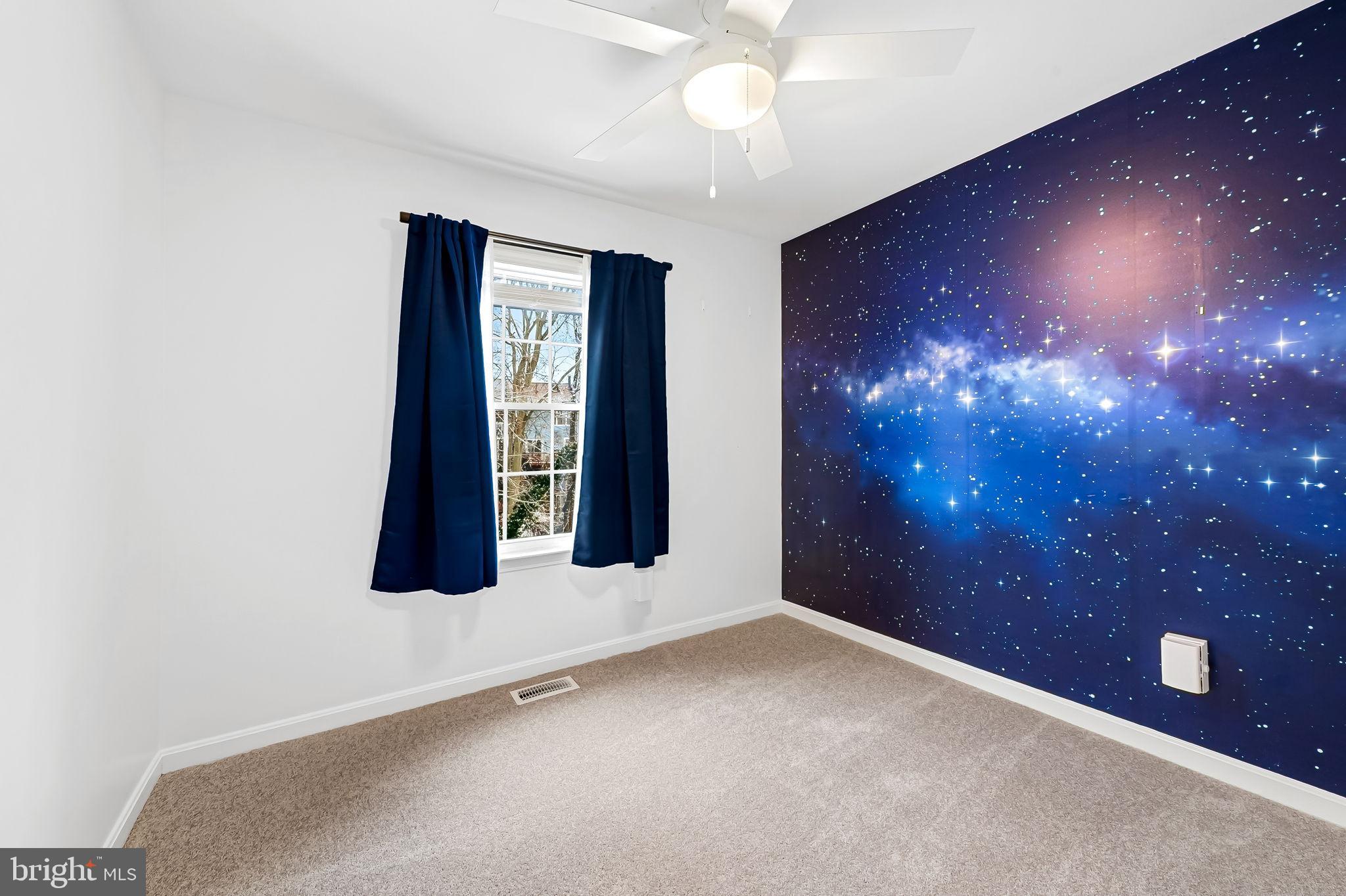 CONSTANT FRIENDSHIP - Residential