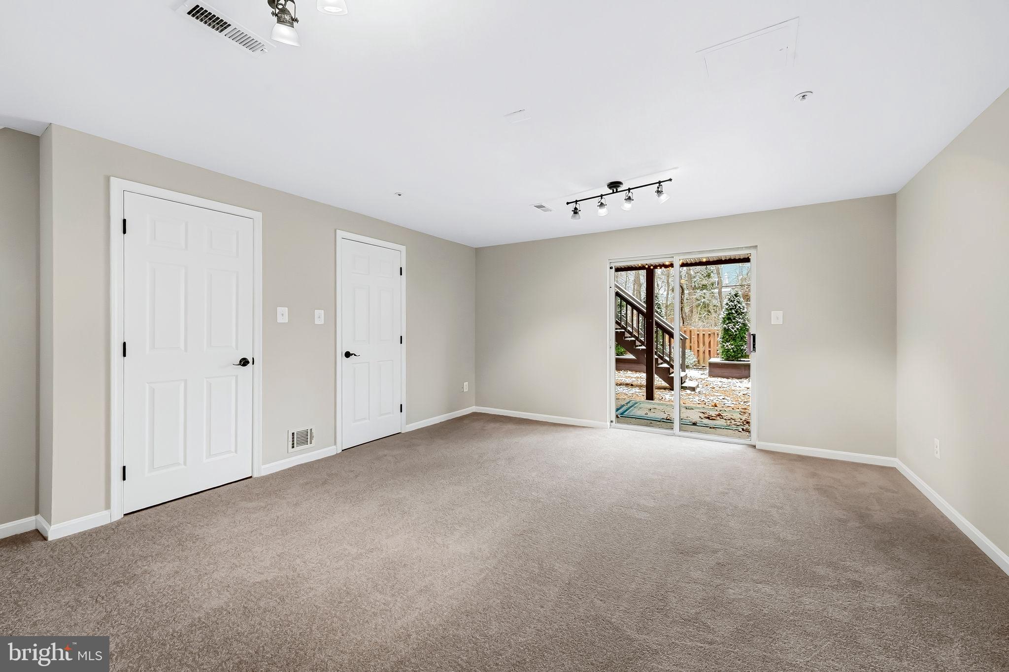 CONSTANT FRIENDSHIP - Residential