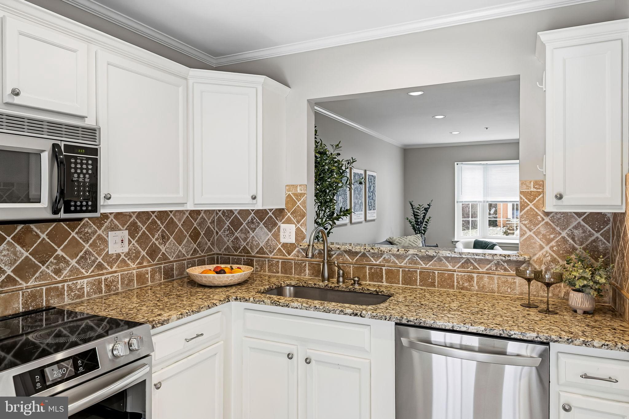 CONSTANT FRIENDSHIP - Residential