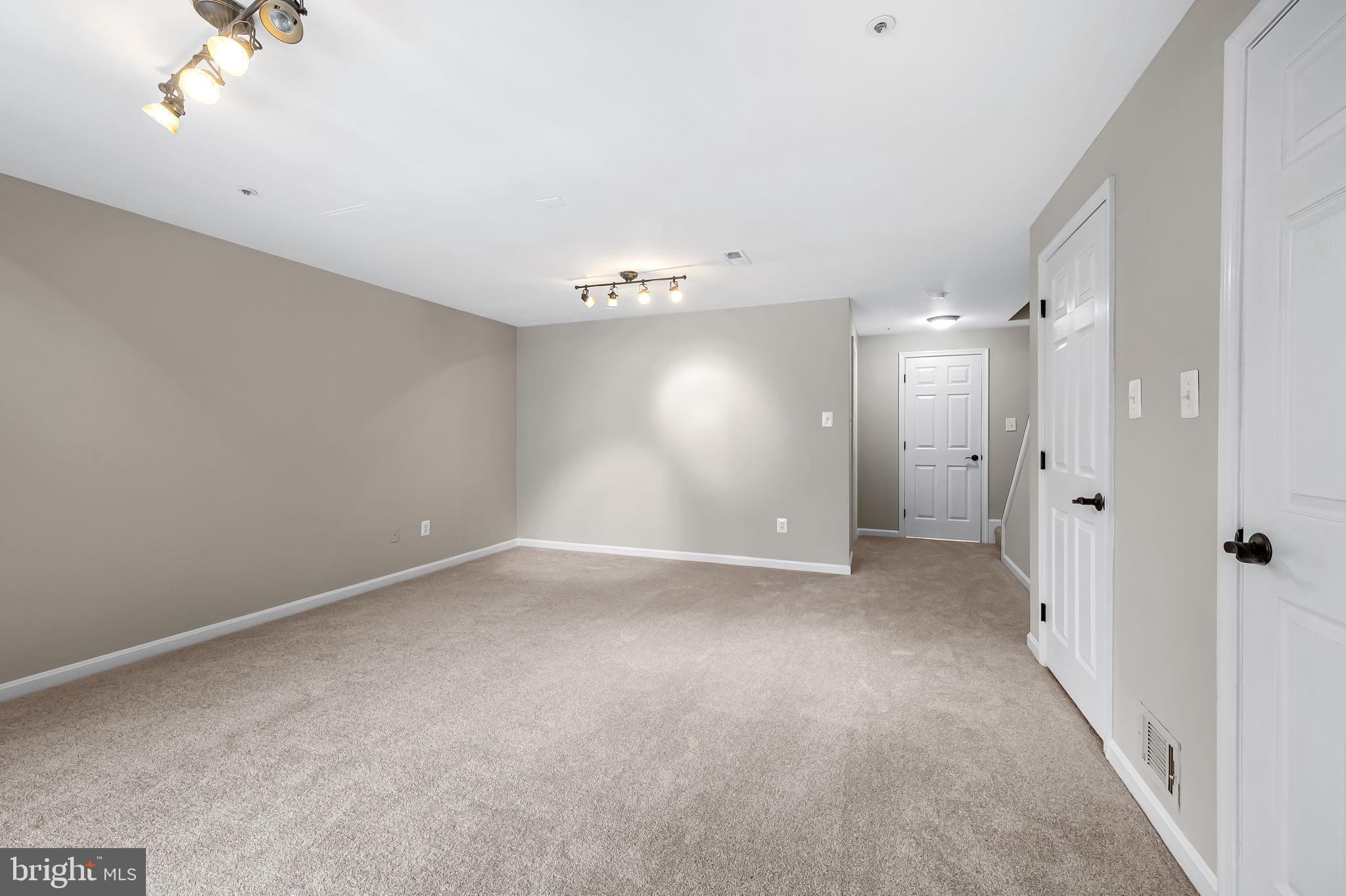 CONSTANT FRIENDSHIP - Residential