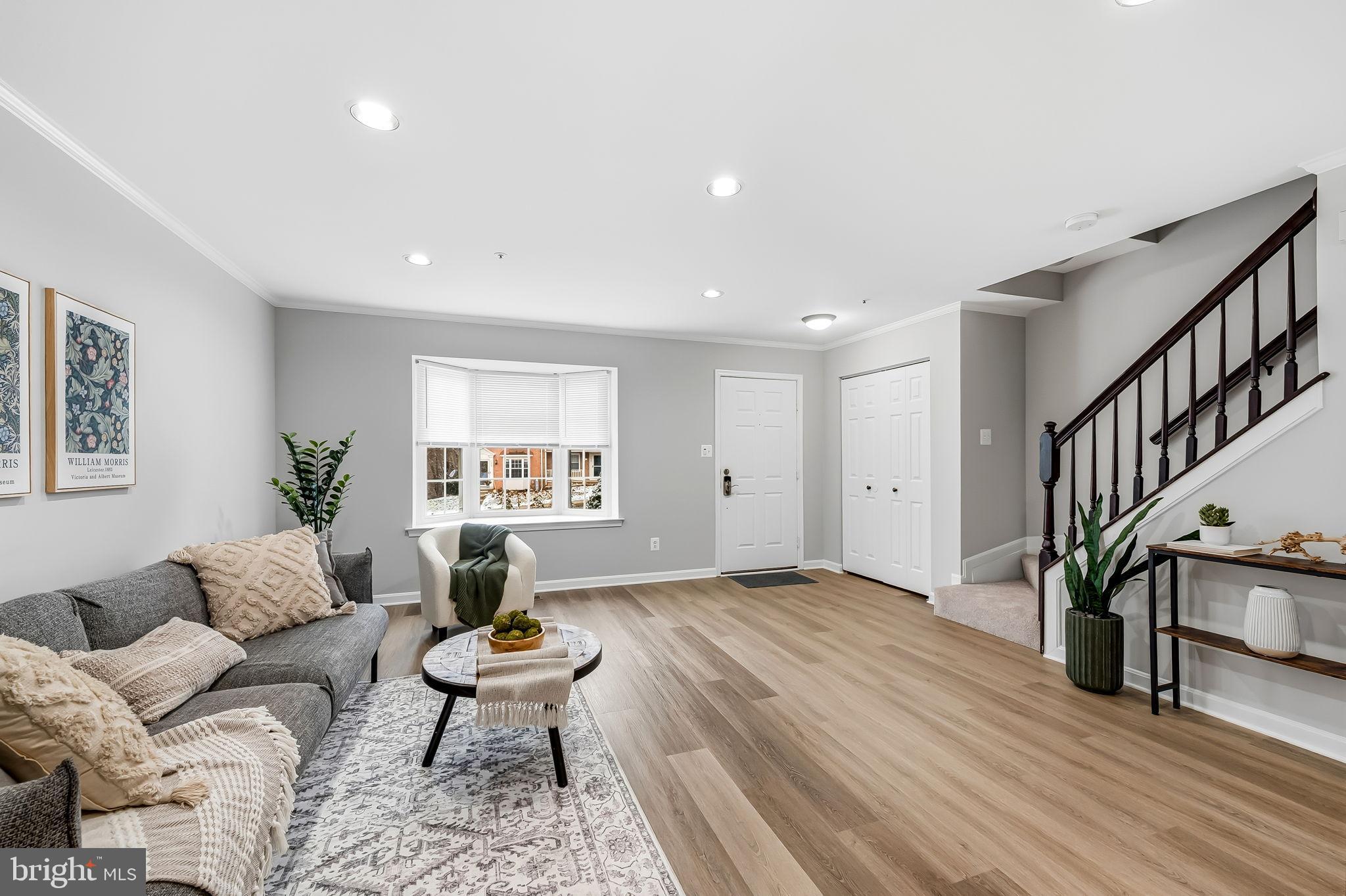 CONSTANT FRIENDSHIP - Residential