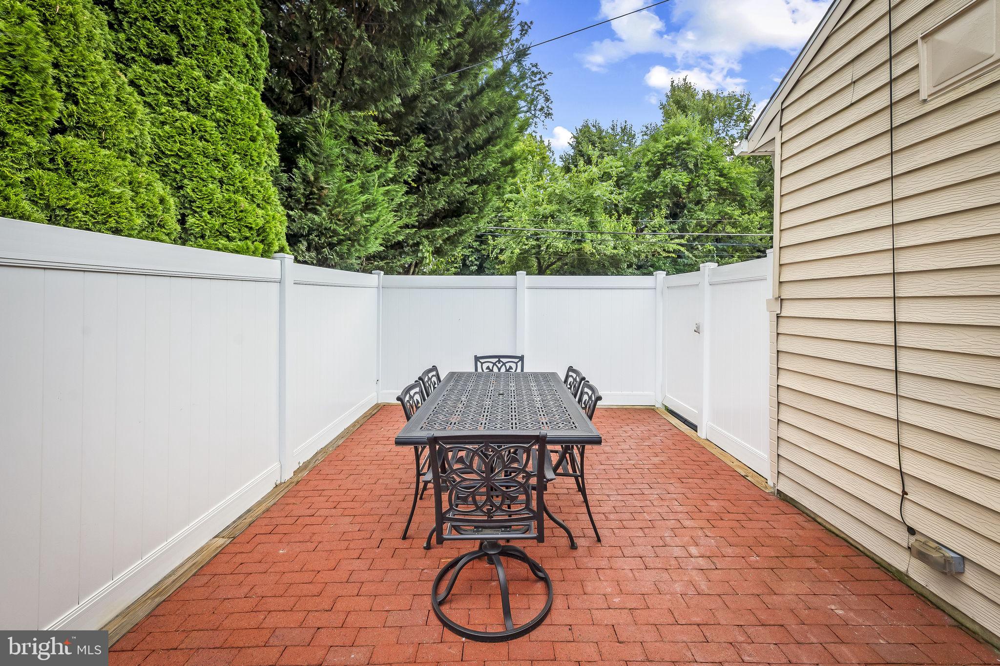 LUTHERVILLE - Residential