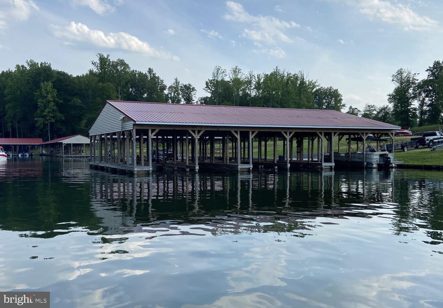 NOAH'S LANDING - Land