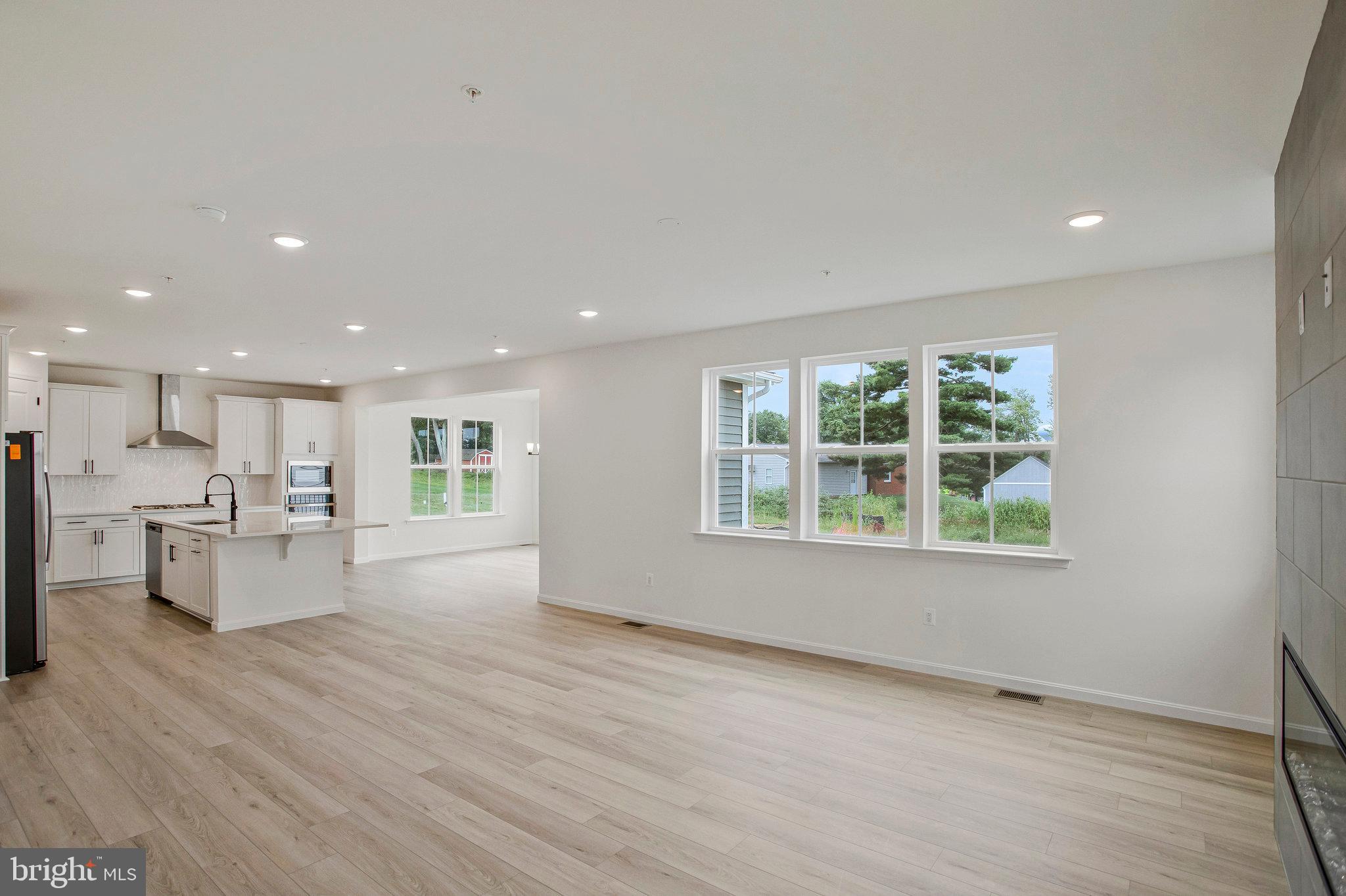 ROBERTS CROSSING - Residential