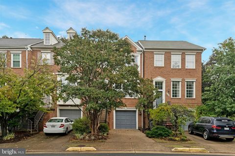 12033 EDGEMERE CIRCLE RESTON VA 20190