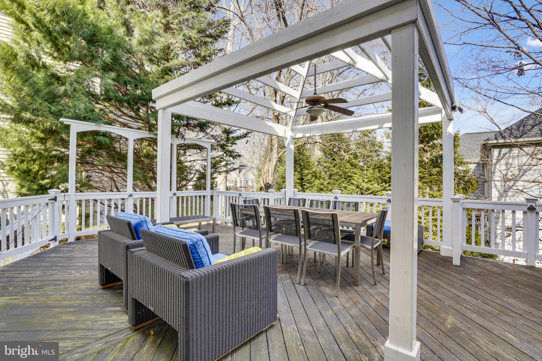 LOWES ISLAND/CASCADES - Residential