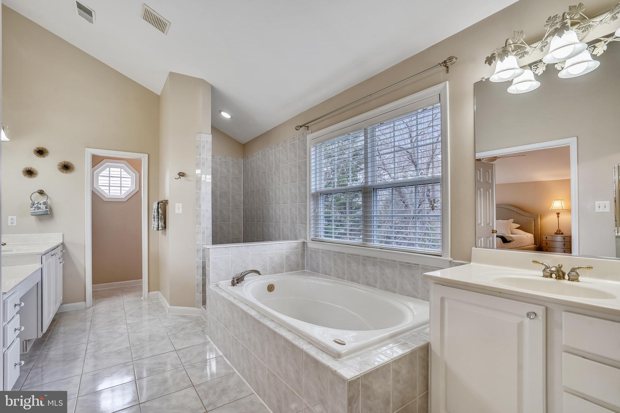 LOWES ISLAND/CASCADES - Residential