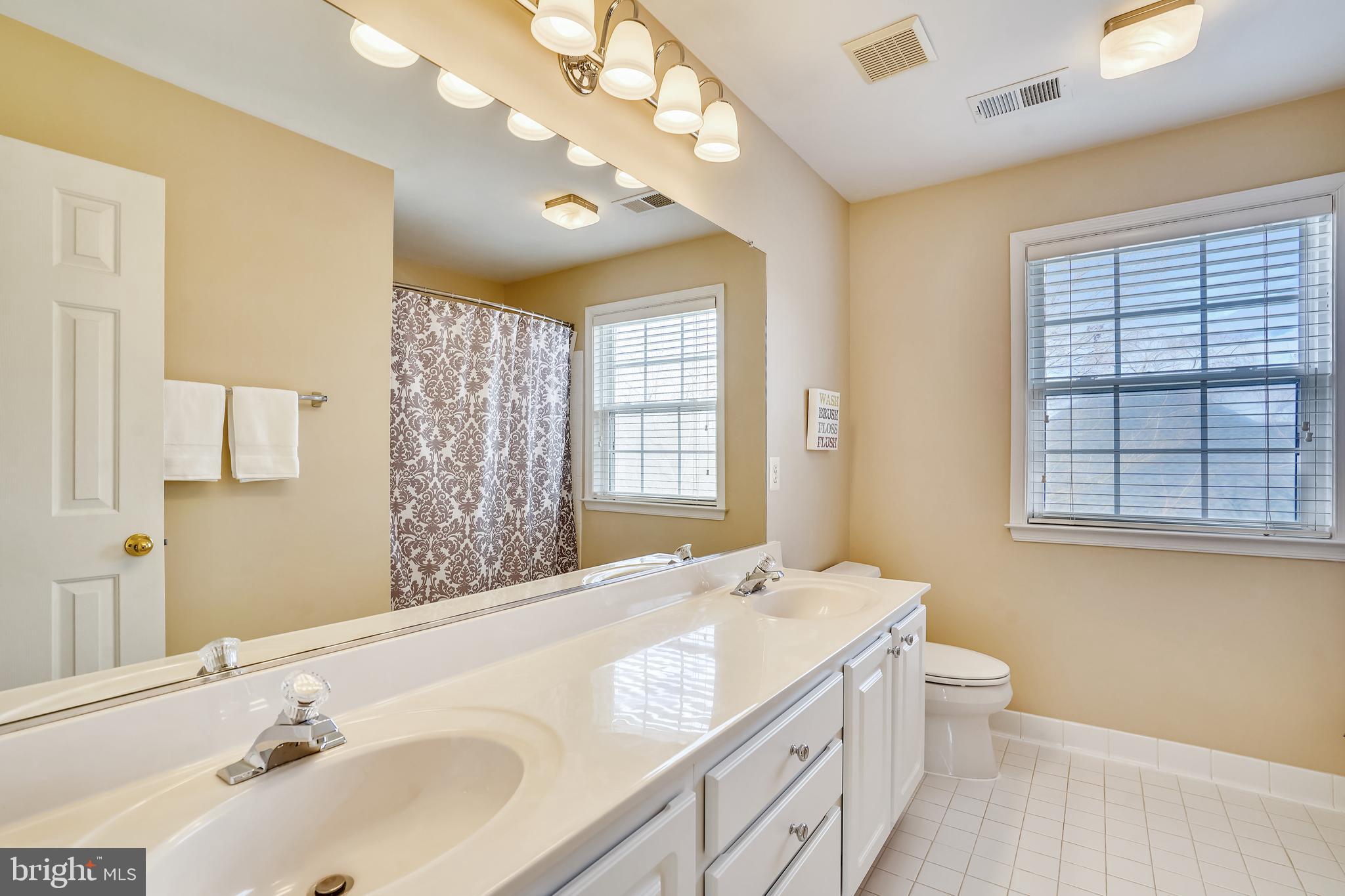 LOWES ISLAND/CASCADES - Residential