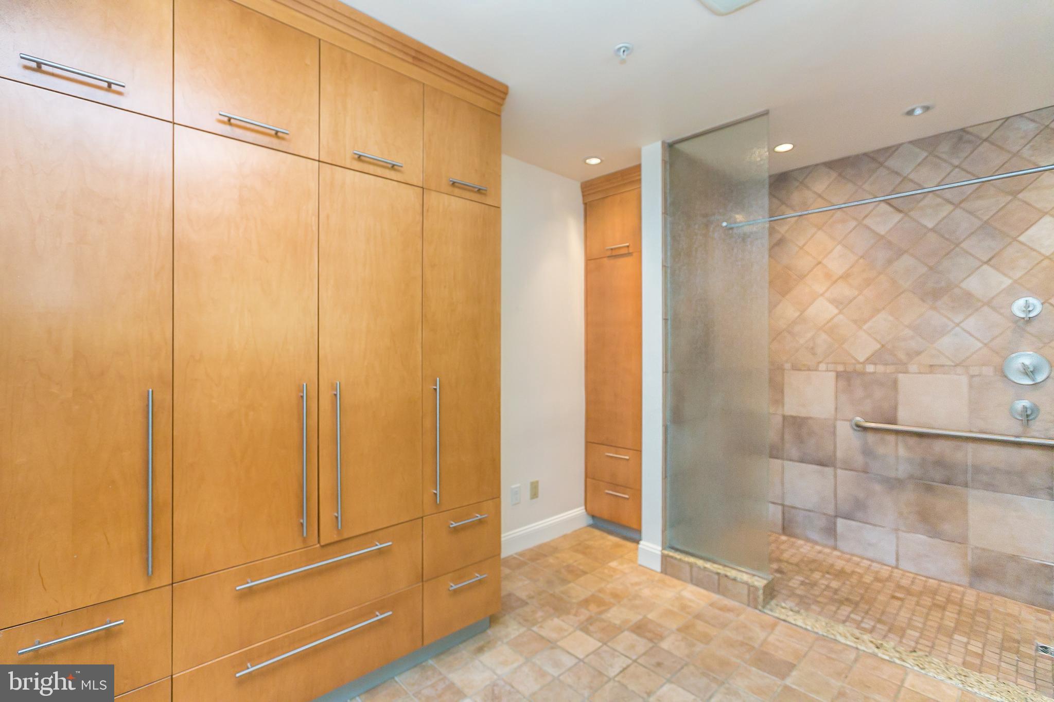 HARBOR EAST - Residential