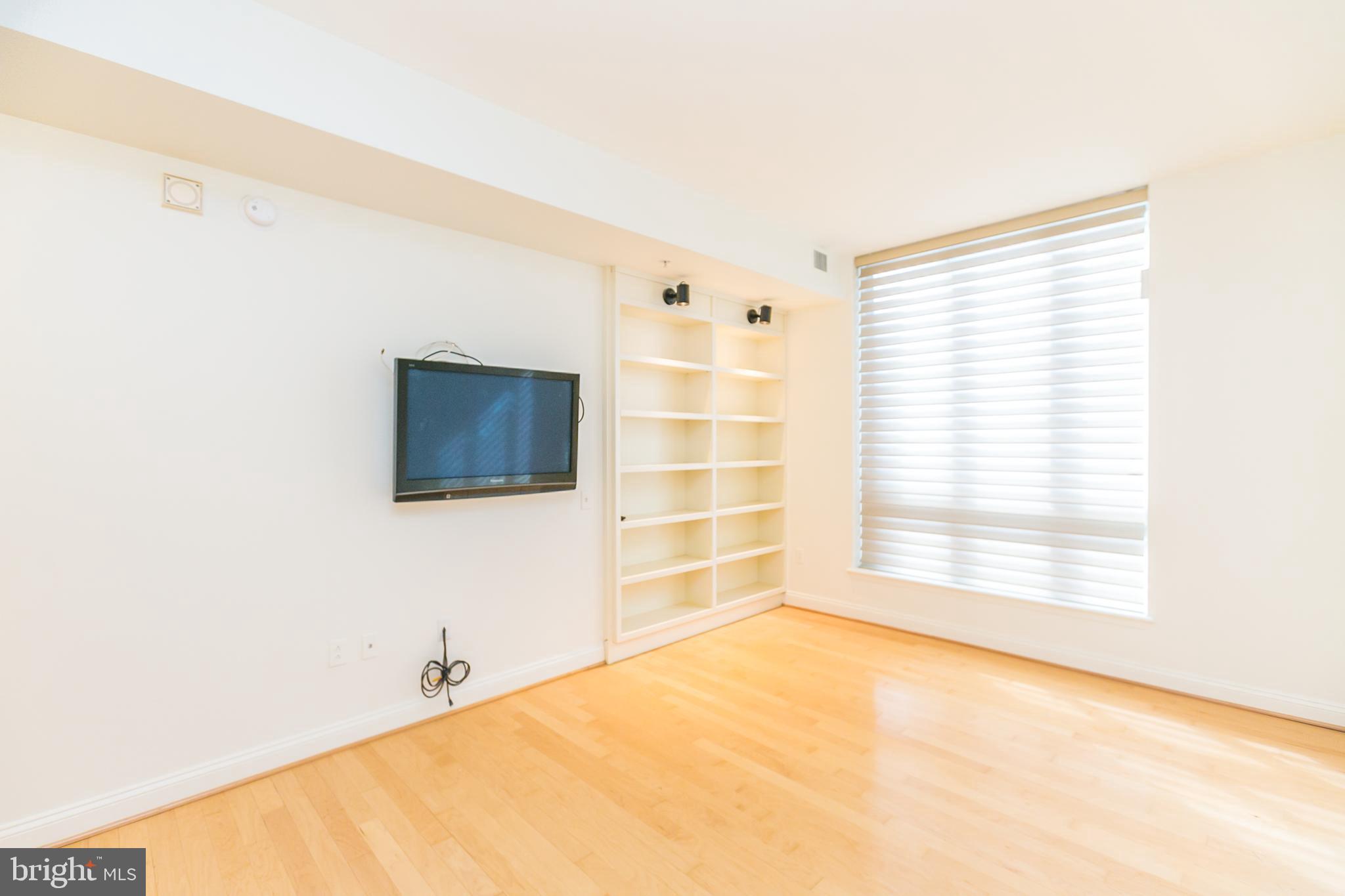HARBOR EAST - Residential