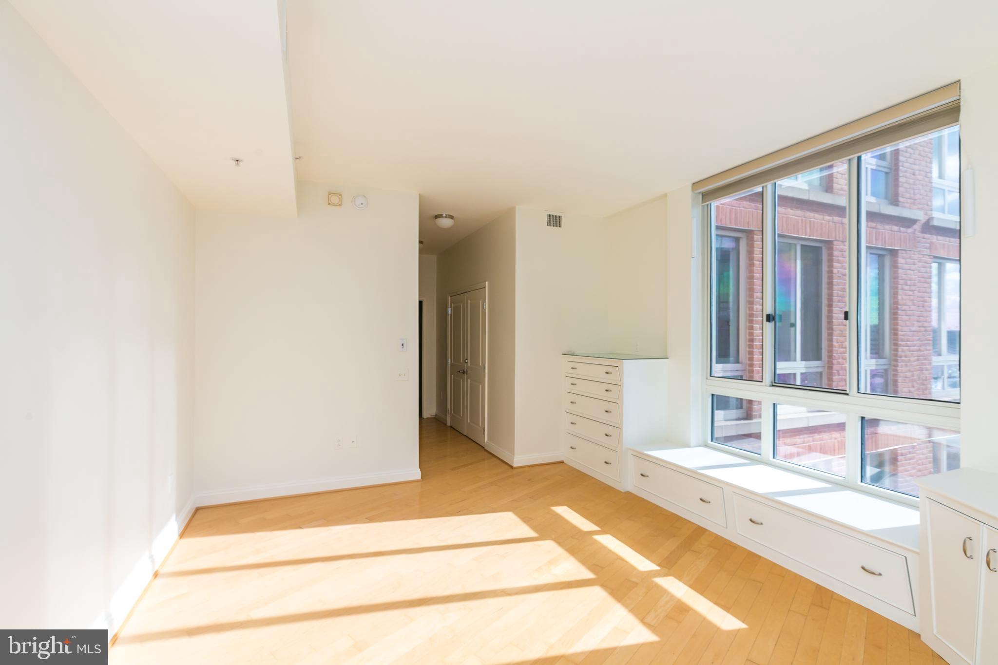 HARBOR EAST - Residential