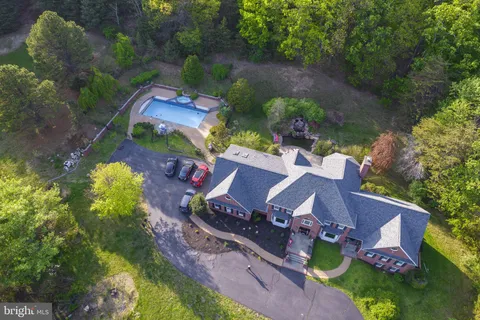 17000 Thousand Oaks Drive, Haymarket, VA MLS: VAPW2093164