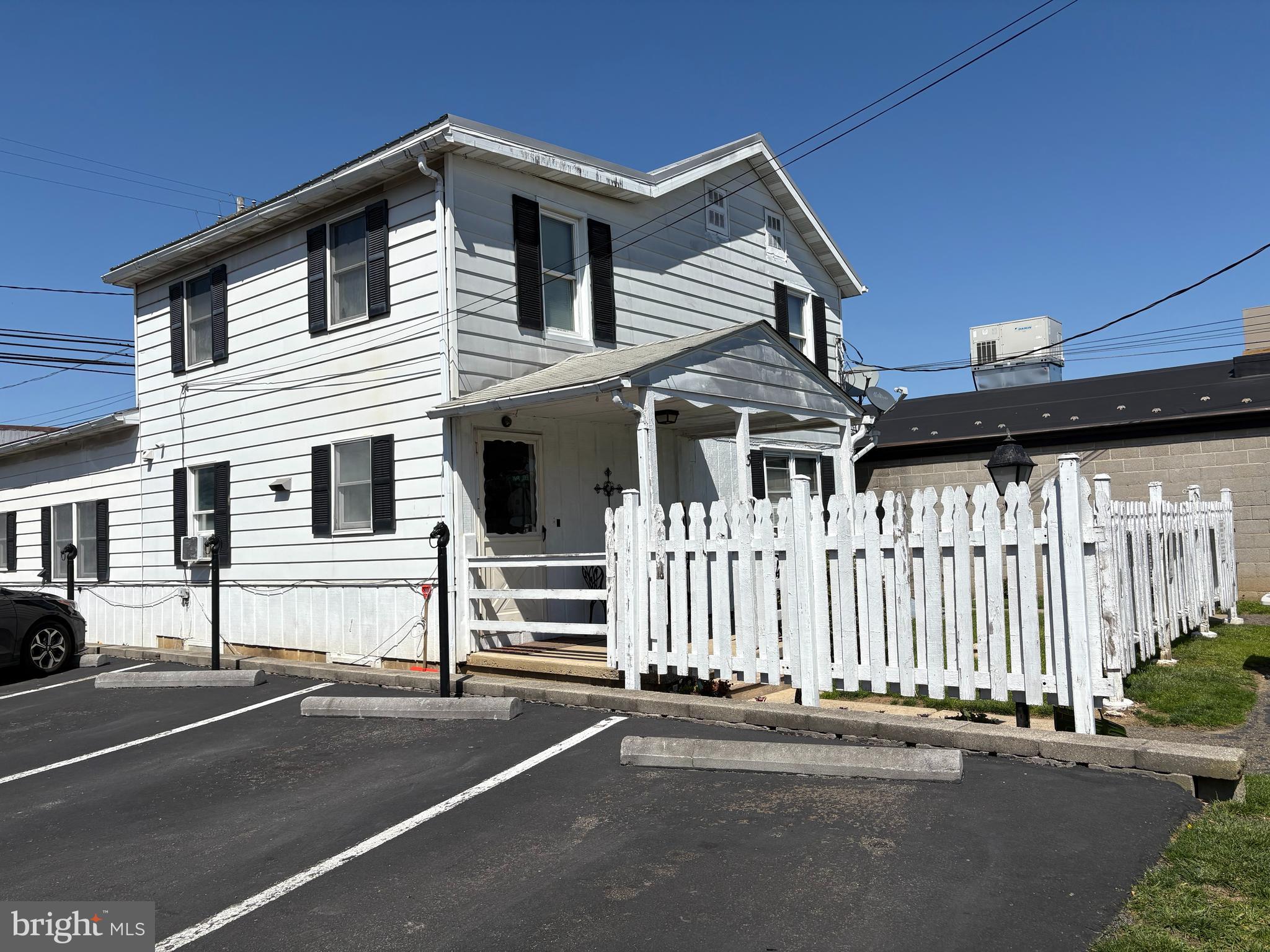 11 E STATE STREET