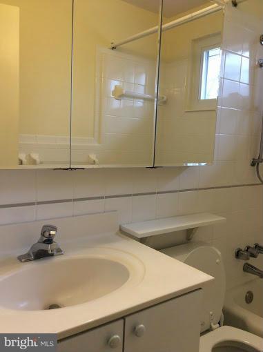 CONN AVE PARK - Residential Lease